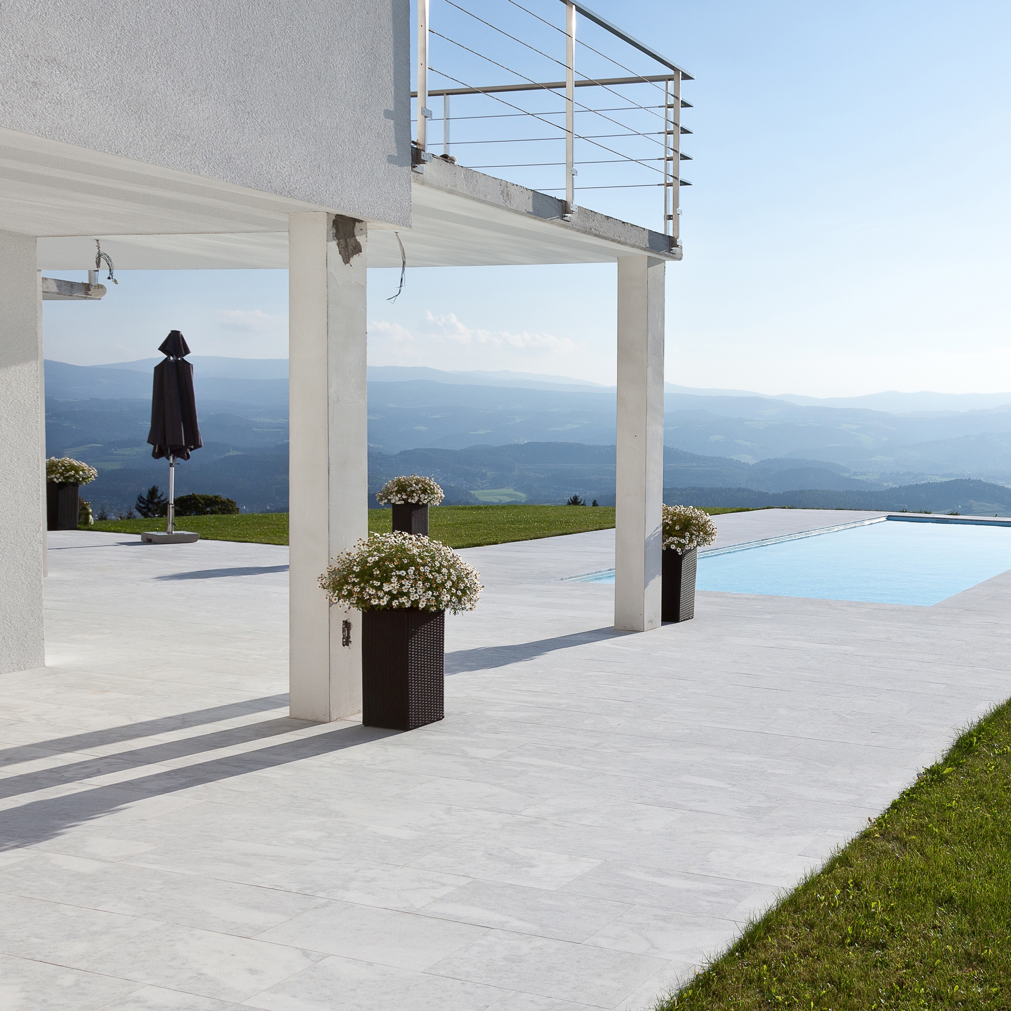 INDOOR-OUTDOOR STONE