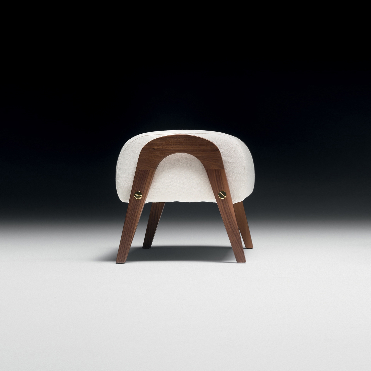 Mostra il prodotto Frisè Pouf del produttore black tie