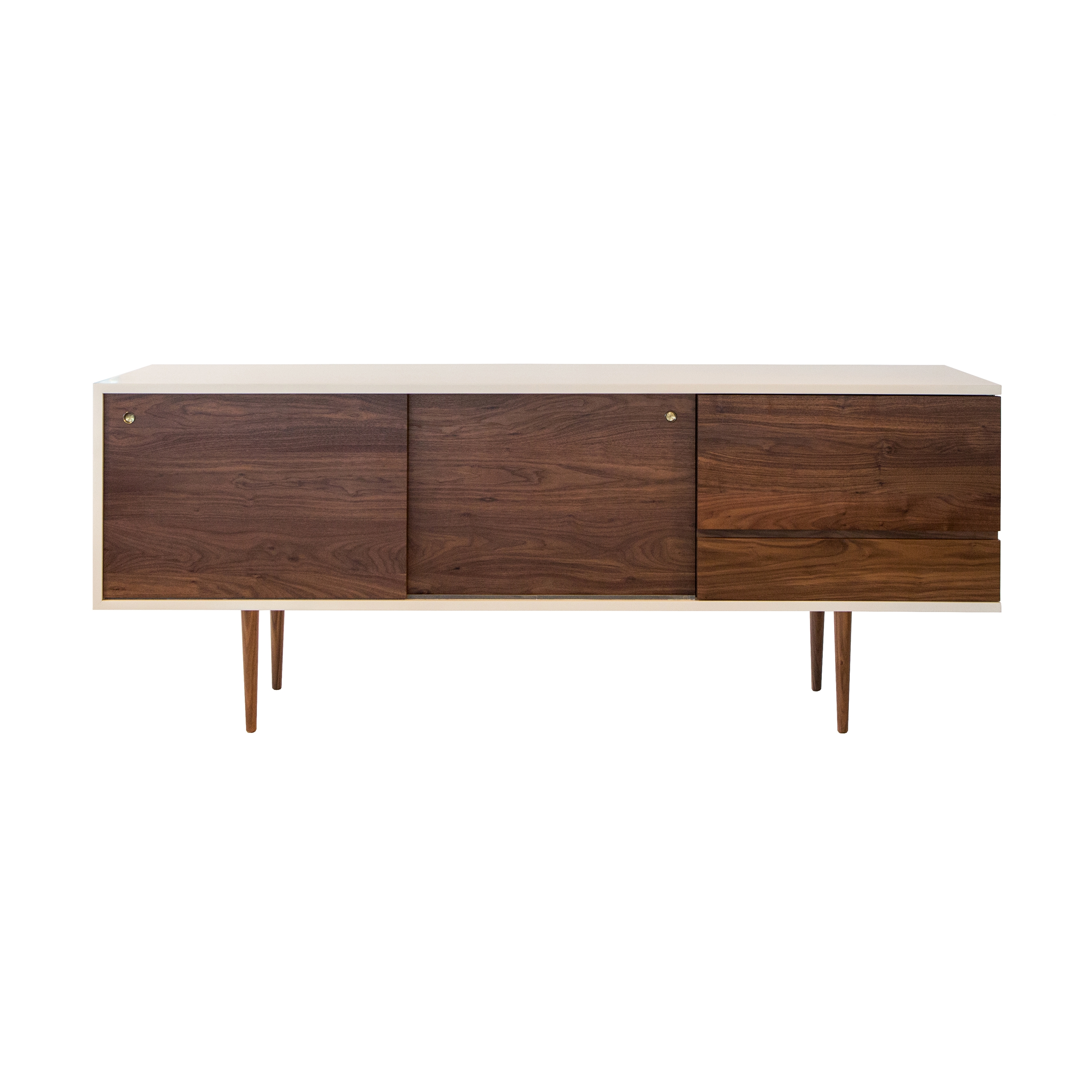 Produkt Classic Credenza with Tapered Legs des Herstellers Smilow Design anzeigen