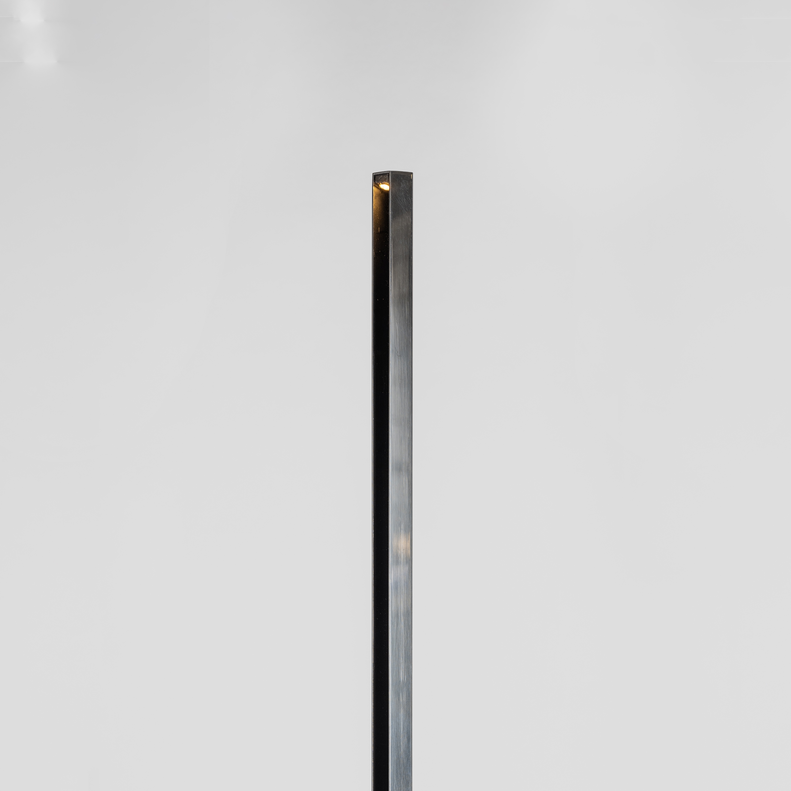 Afficher le produit MIRROR SPOT du fabricant PVD Concept