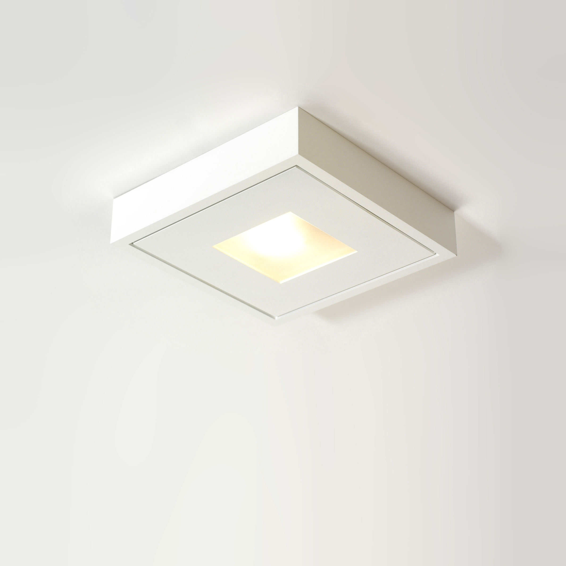 Afficher le produit WHITE LINE UNO FIX du fabricant PVD Concept