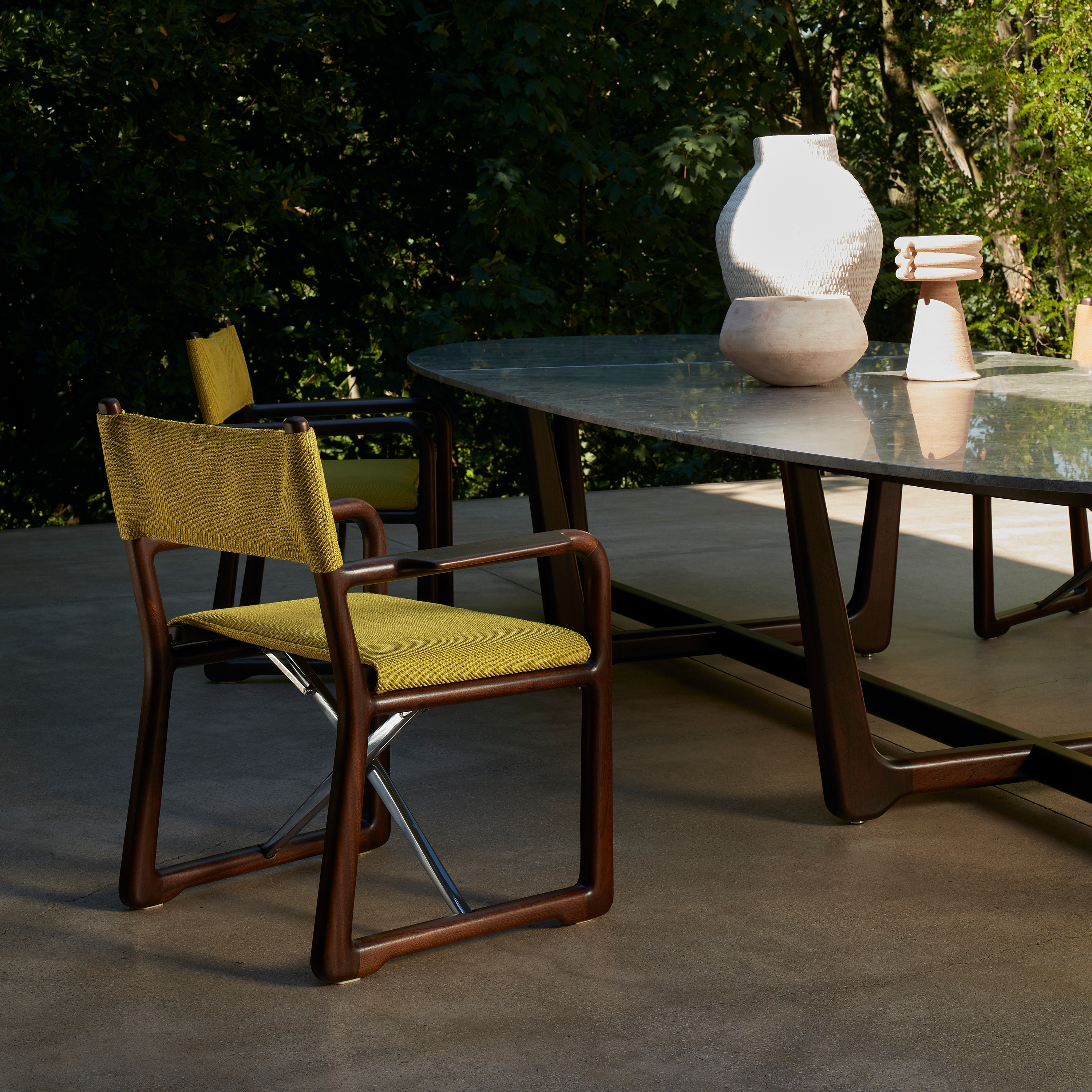 CHAIRS, ARMCHAIRS AND STOOLS