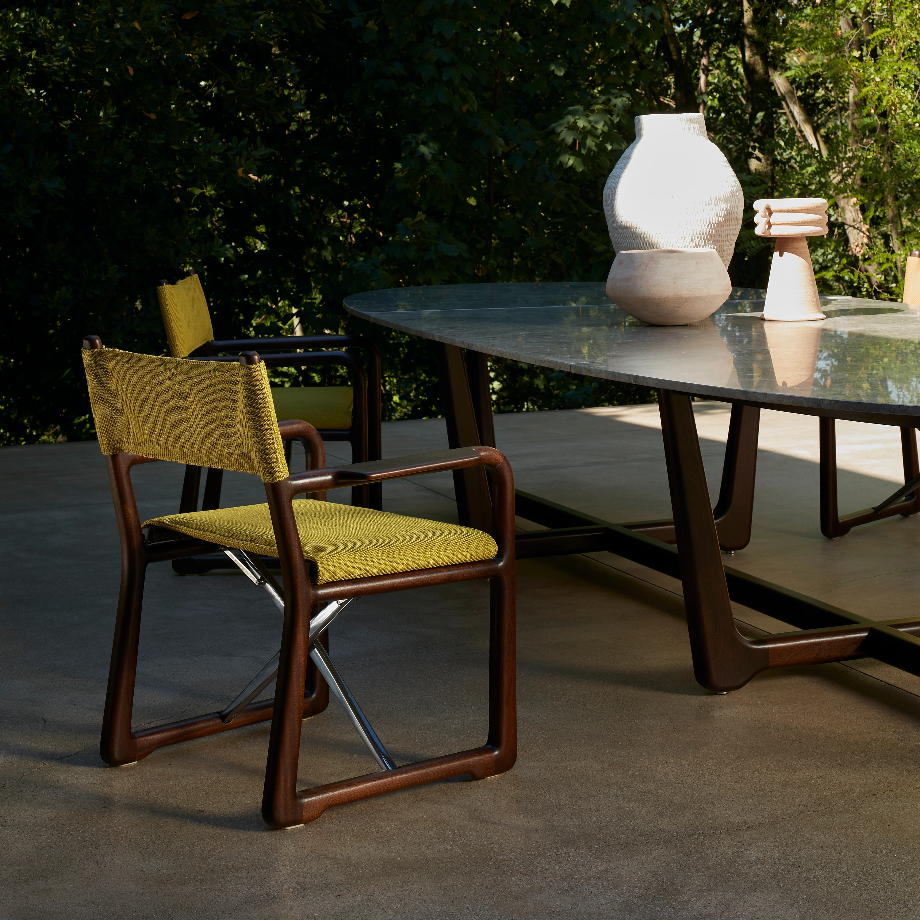 CHAIRS, ARMCHAIRS AND STOOLS