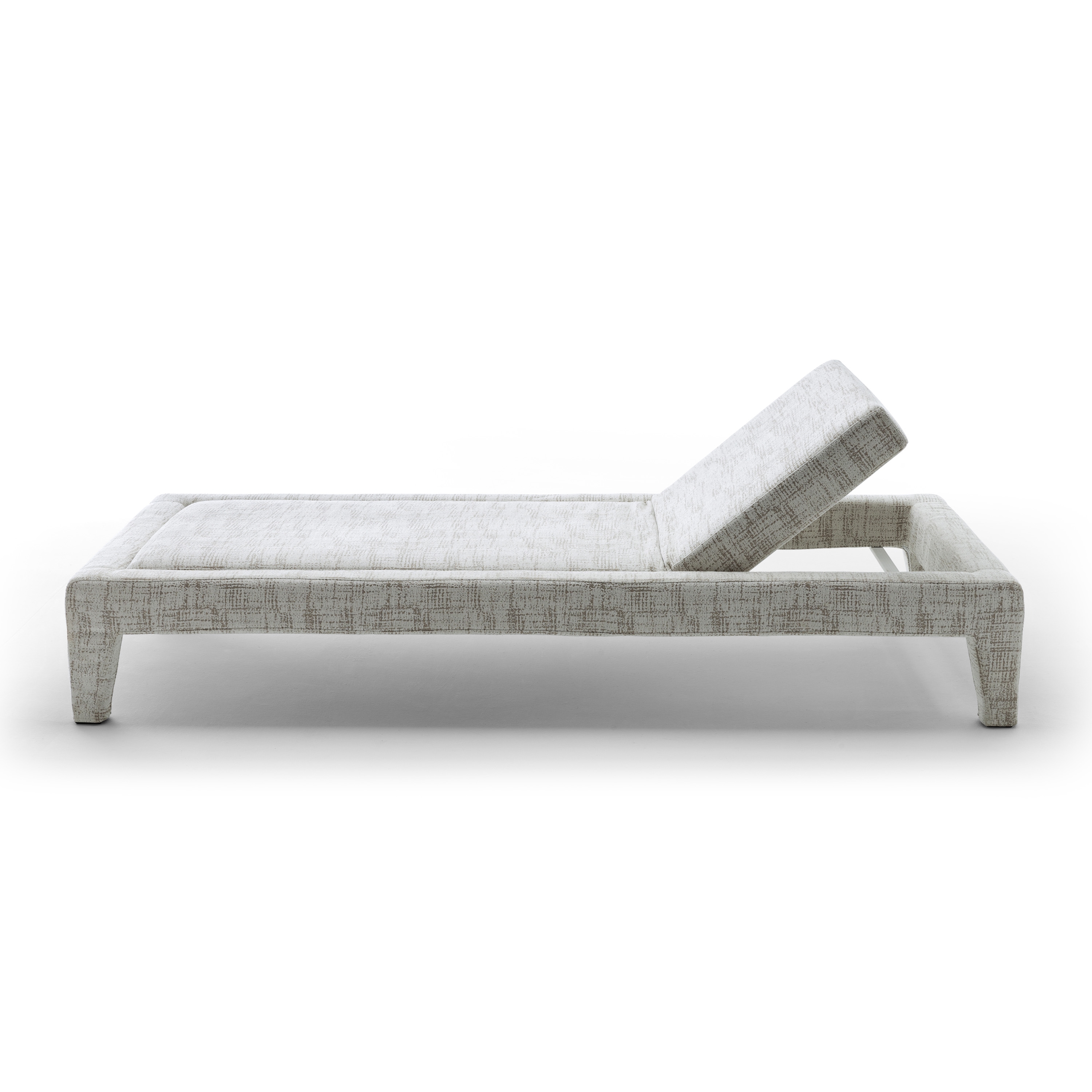 Display product Moonlight Soft Sun Lounger from manufacturer Exteta