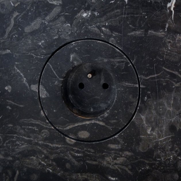 Mostra il prodotto Lapris Plug Socket del produttore Van den Weghe