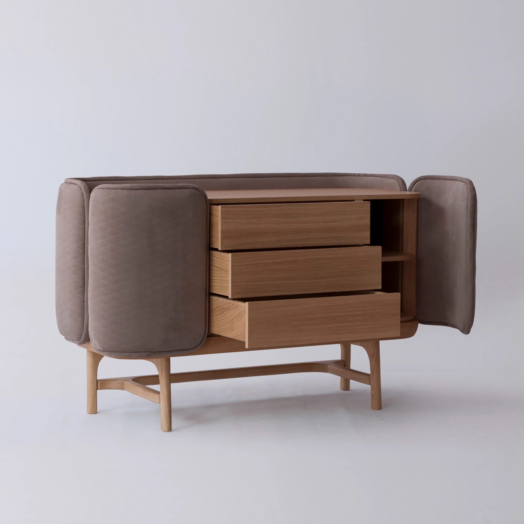 CHEST OF DRAWERS