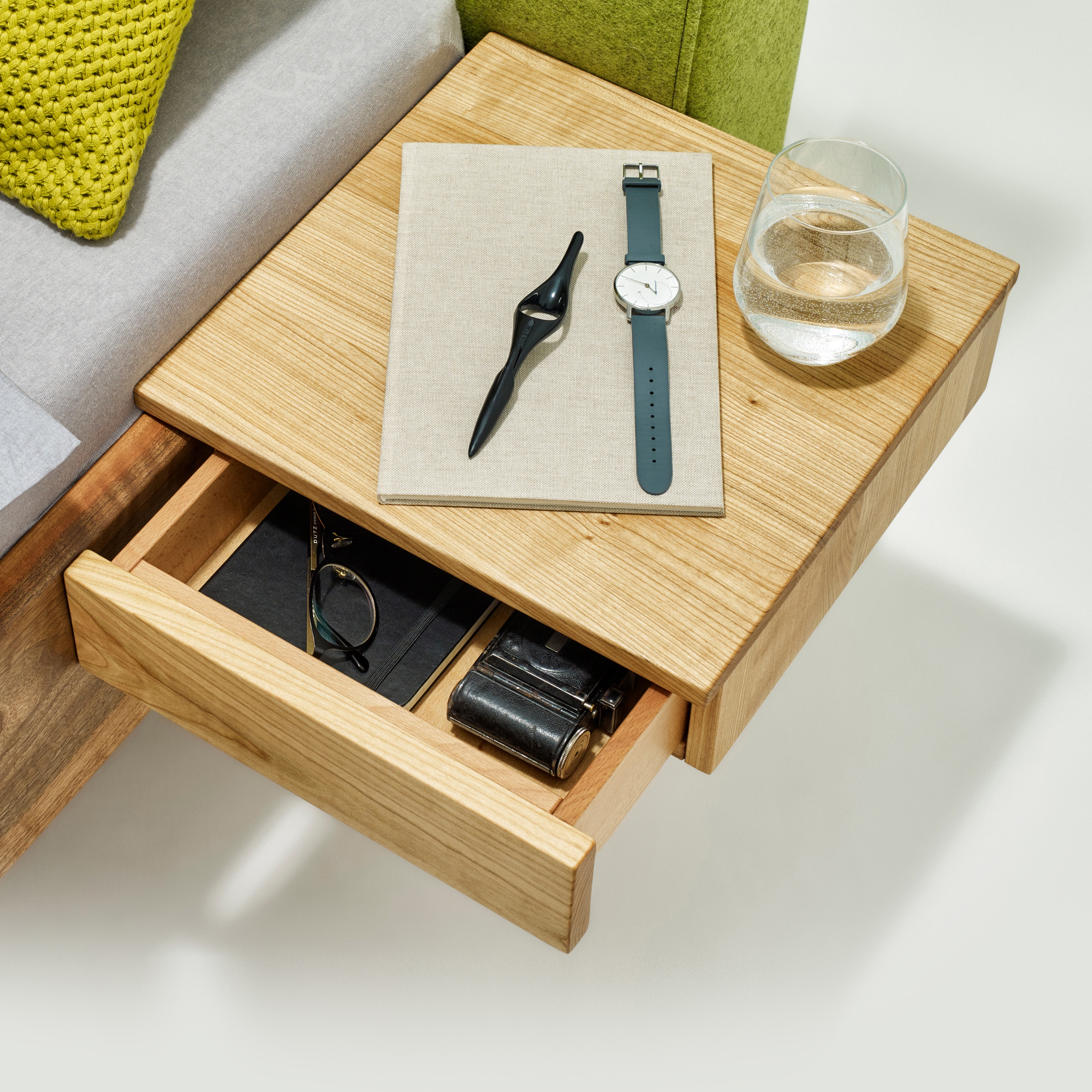 FLY hanging bedside table