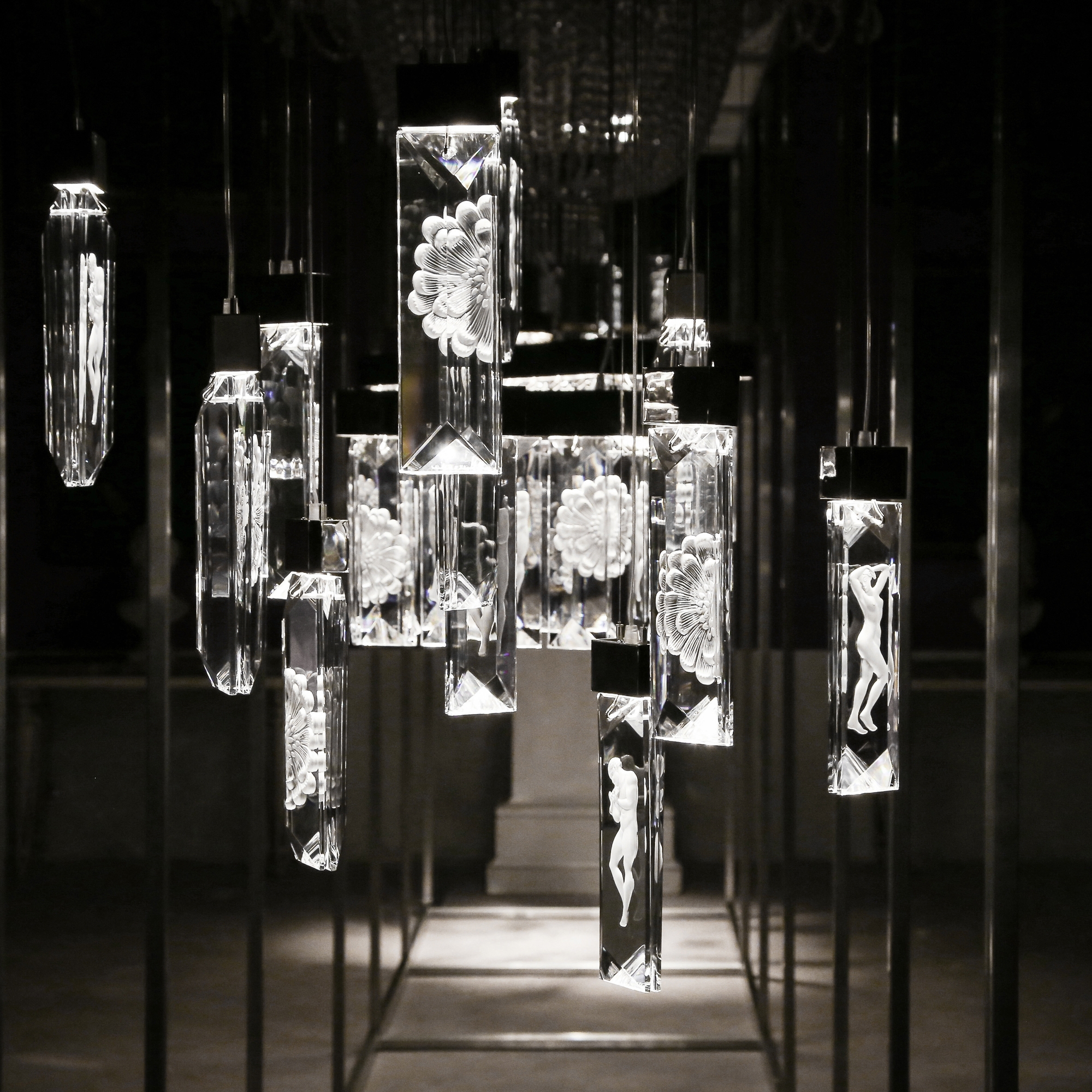 Display product Serene Double Prism Suspension from manufacturer Windfall