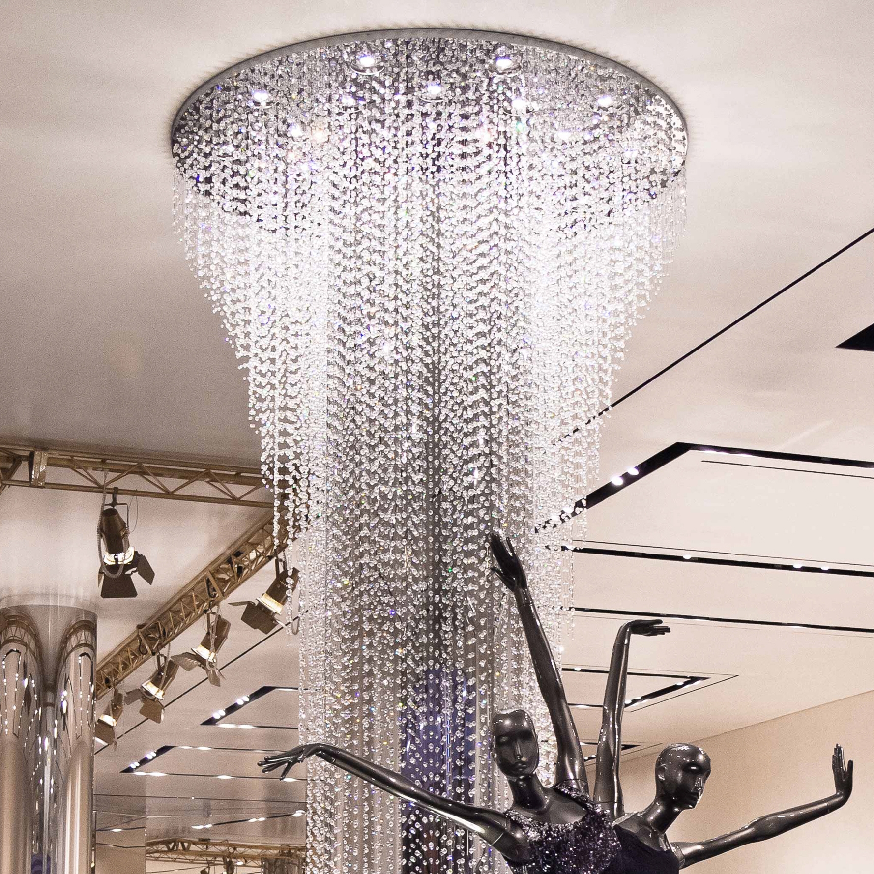 Mostrar el producto Bespoke Chandelier "Cavalli" del fabricante Windfall