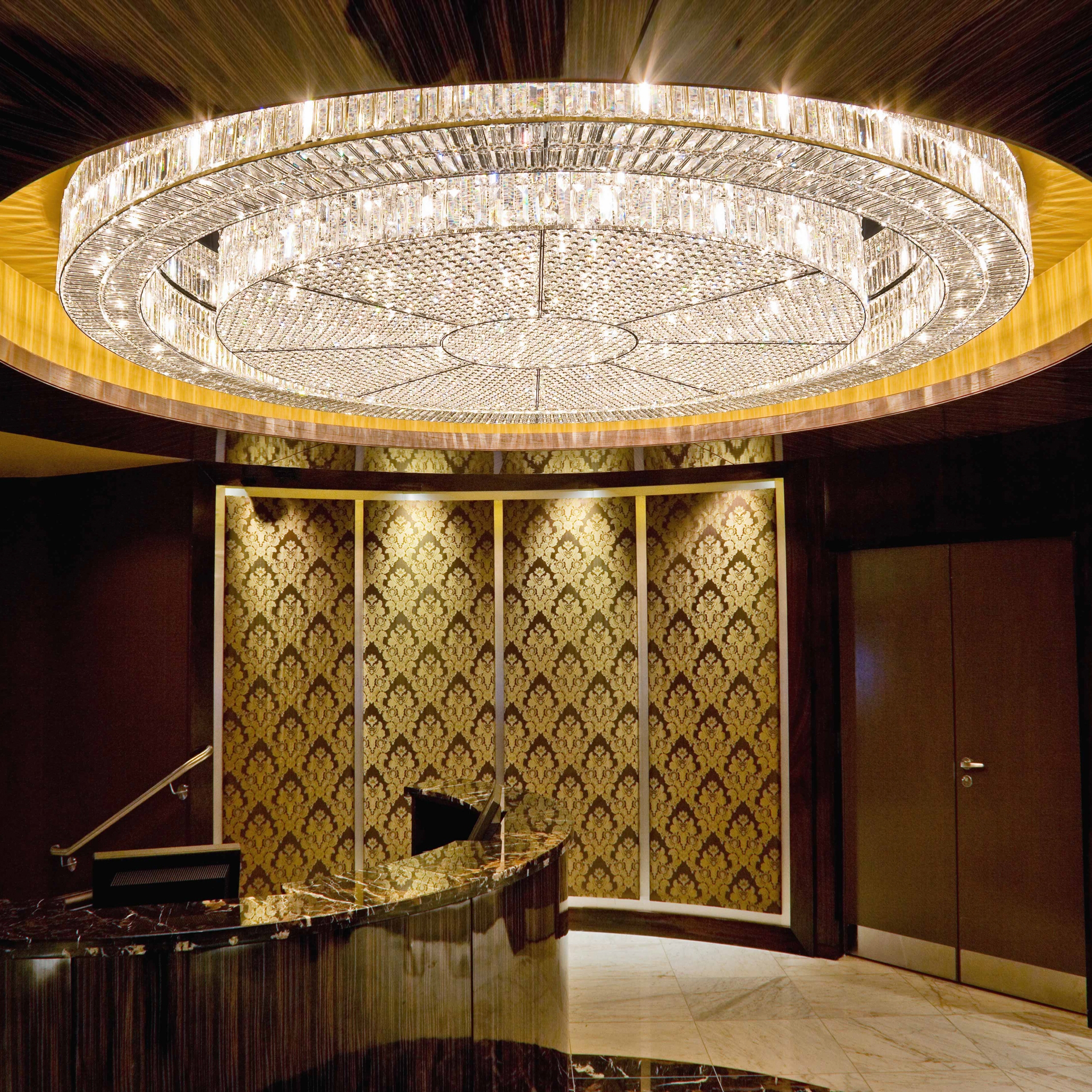 Mostra il prodotto Bespoke Chandelier "Casino" del produttore Windfall