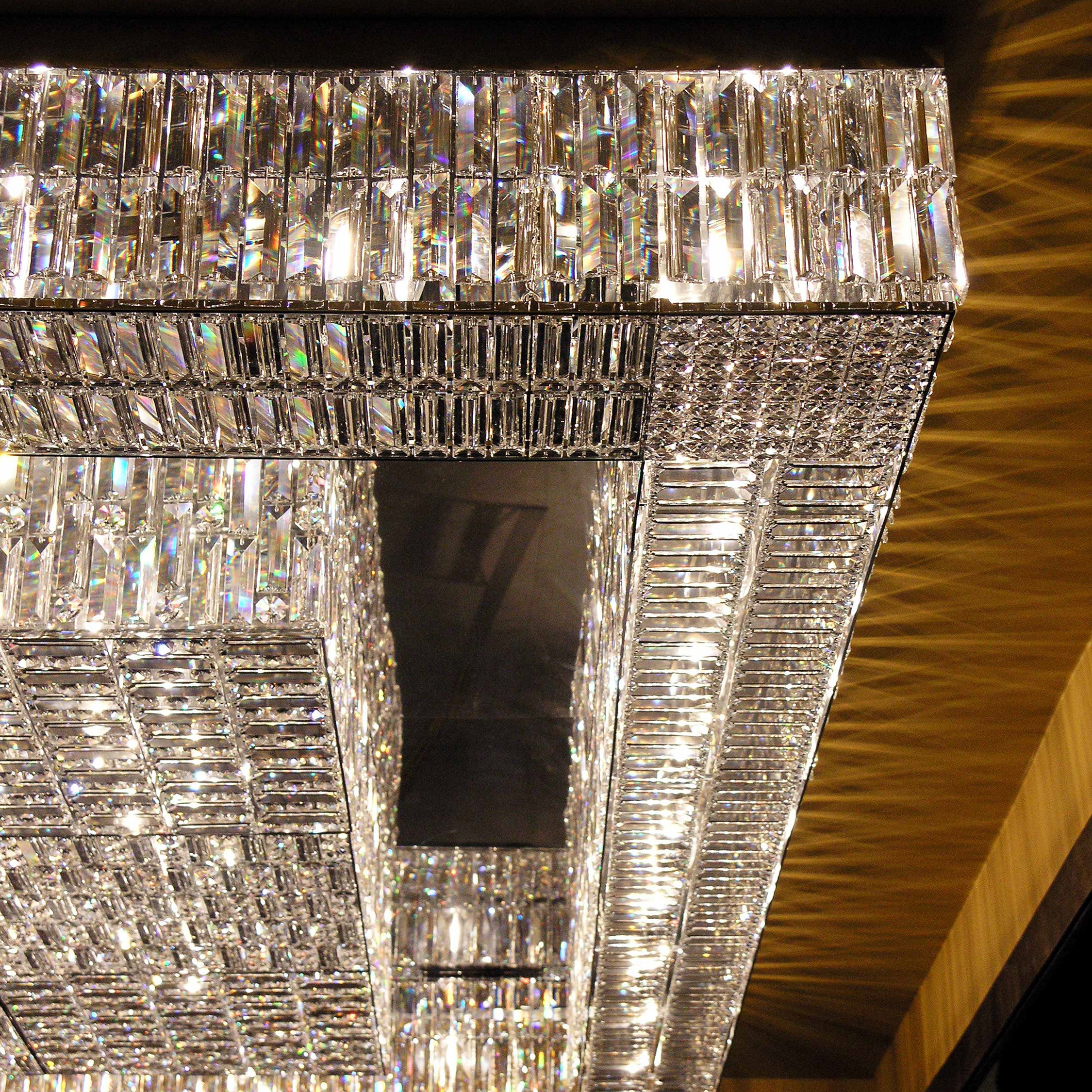 Mostra il prodotto Bespoke Chandelier "Casino" del produttore Windfall