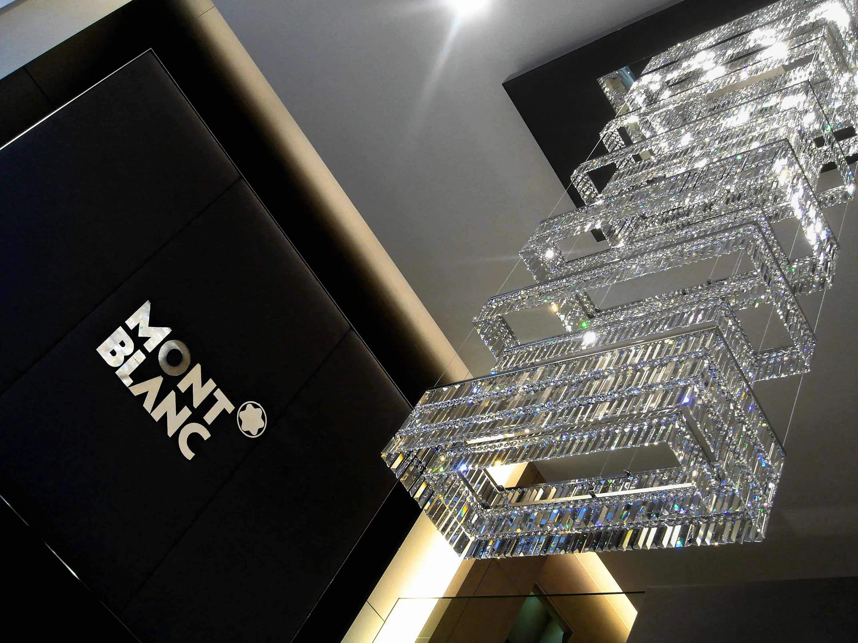 Windfall - Bespoke Chandelier "Montblanc"