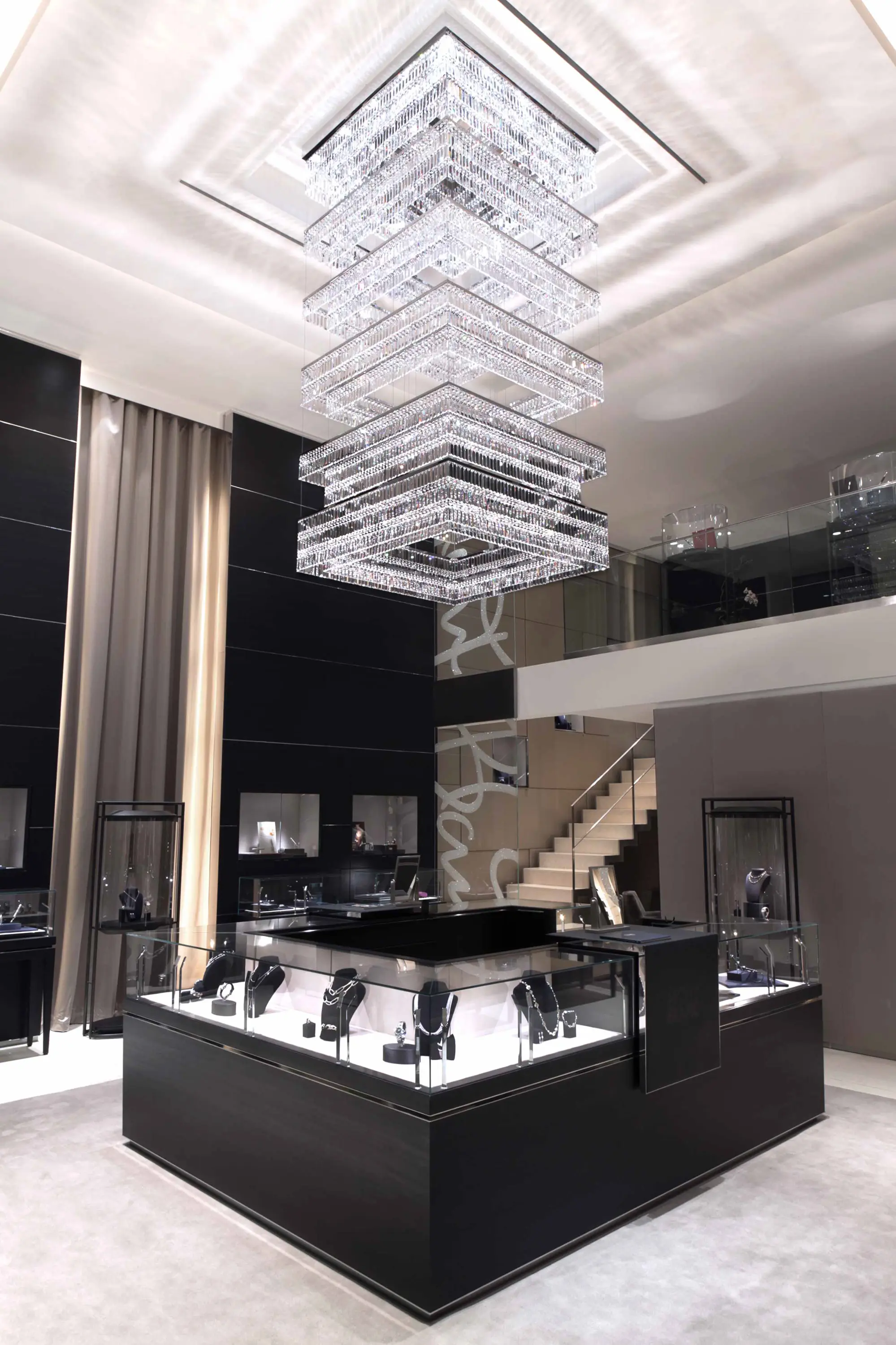 Windfall - Bespoke Chandelier "Montblanc"