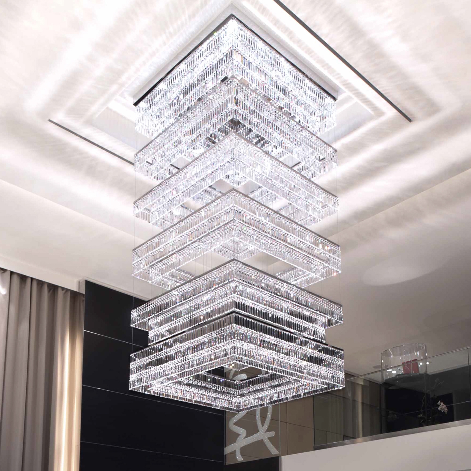 Mostra il prodotto Bespoke Chandelier "Montblanc" del produttore Windfall