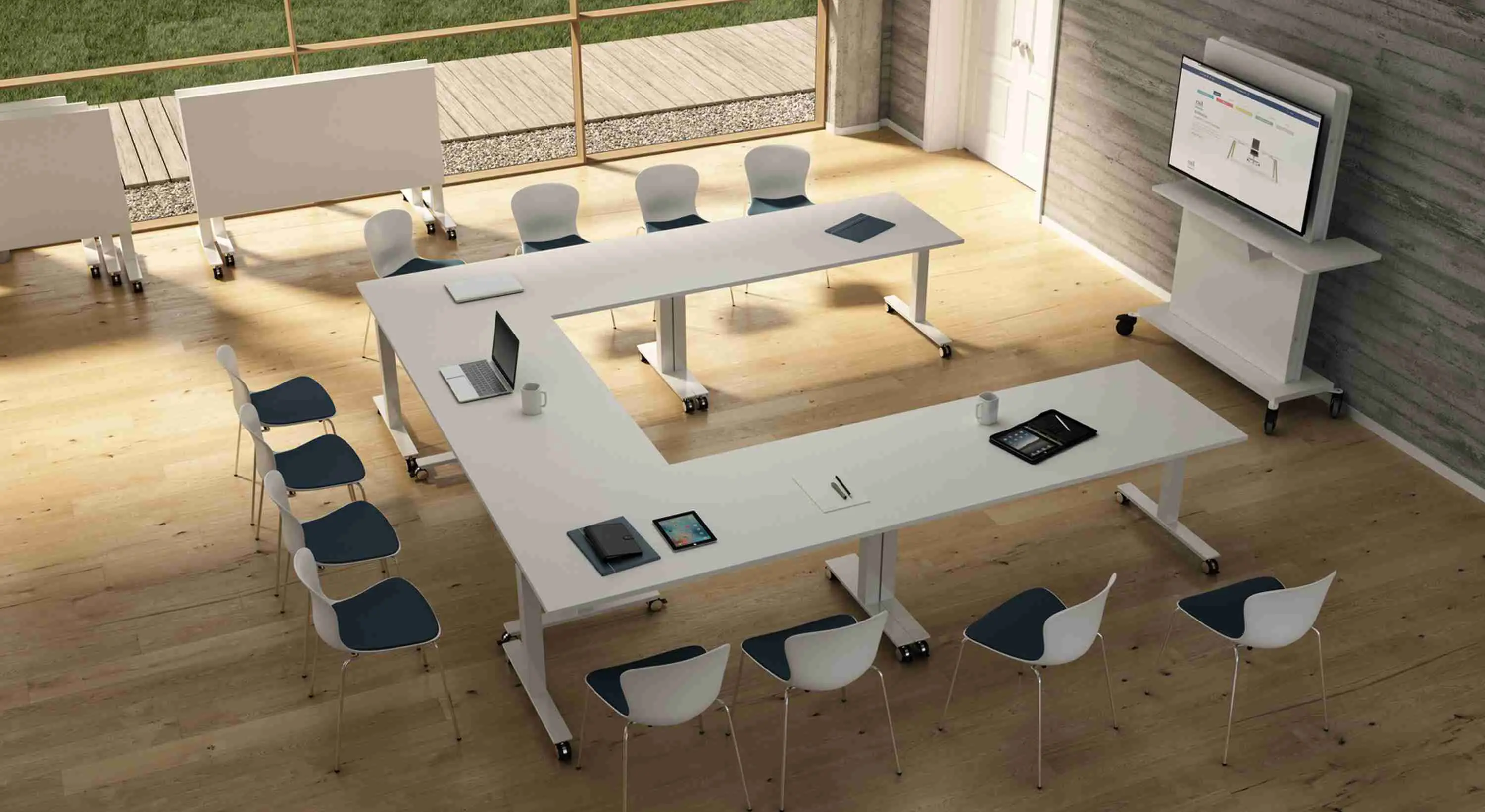 Bralco - Winglet Meeting contract table with casters