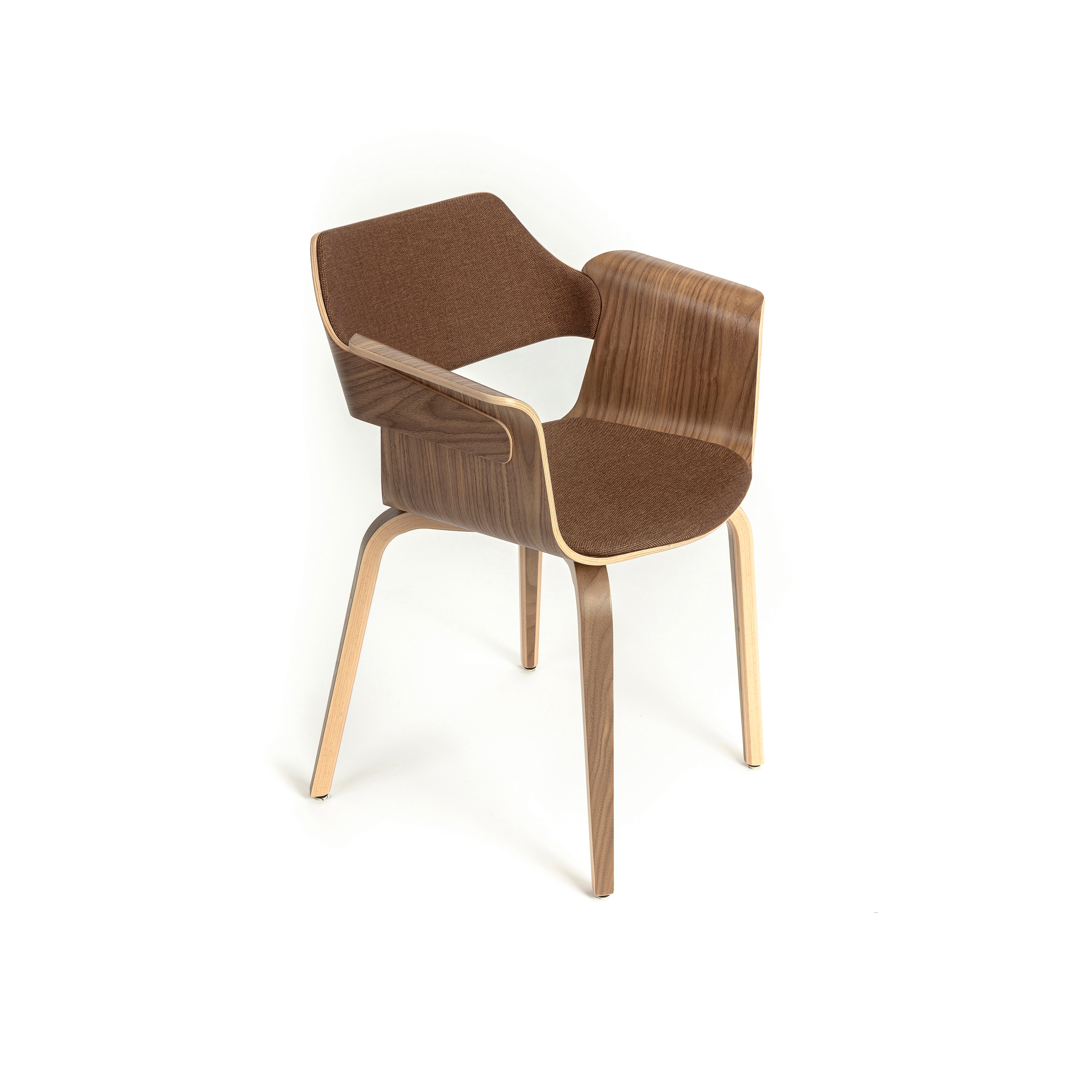 Mostra il prodotto Flagship Armchair del produttore PlyDesign
