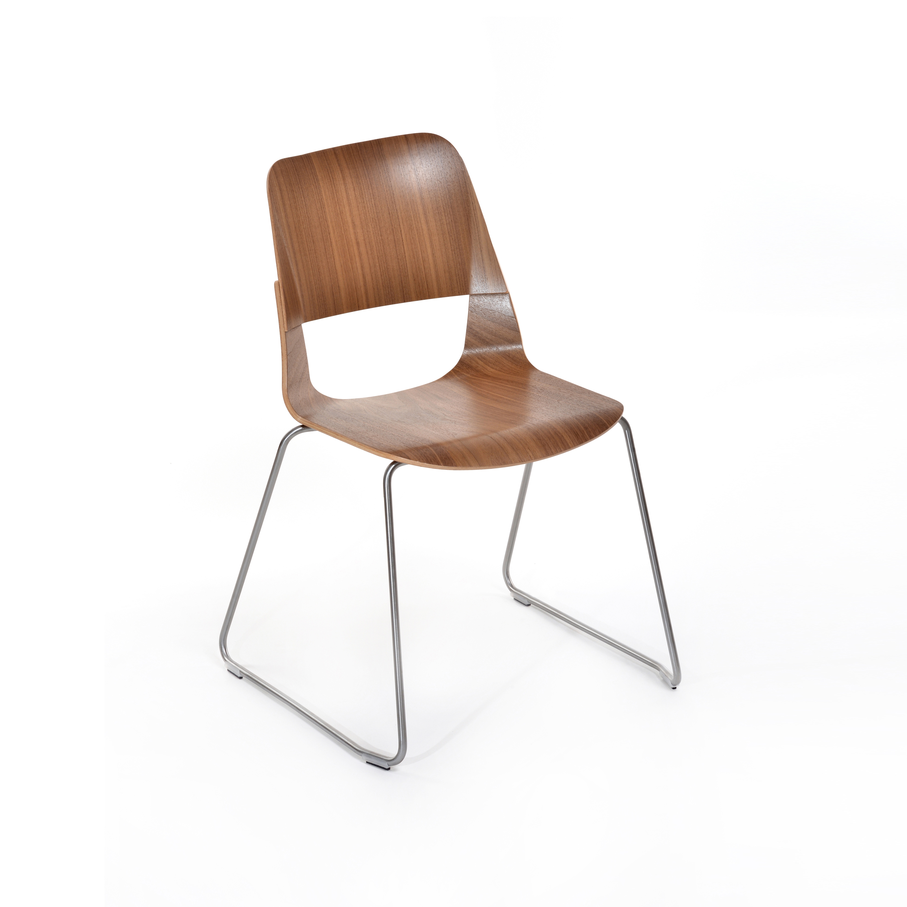 Mostra il prodotto Frigate Stacking chair del produttore PlyDesign
