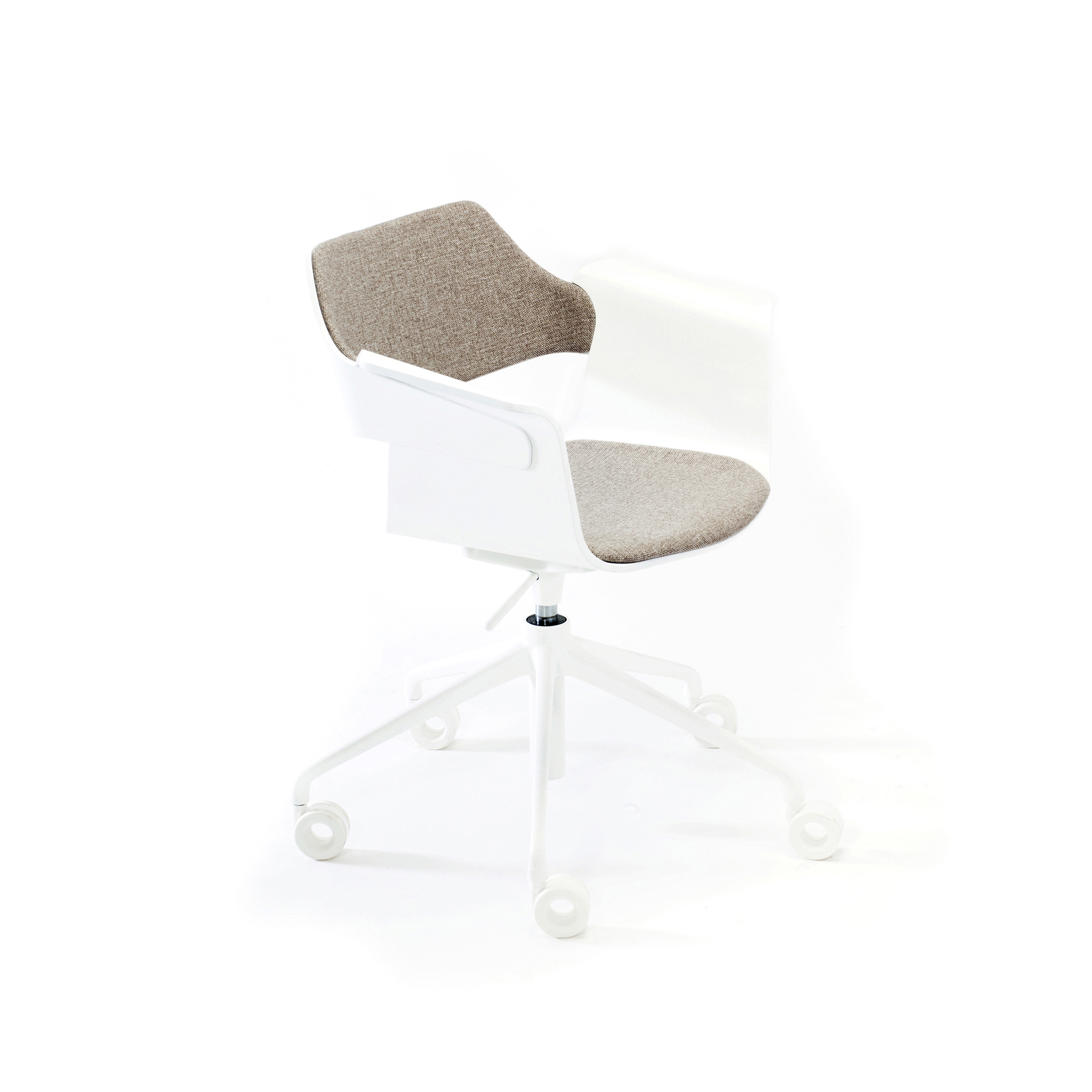 Mostra il prodotto Flagship height-adjustable swivel armchairs del produttore PlyDesign