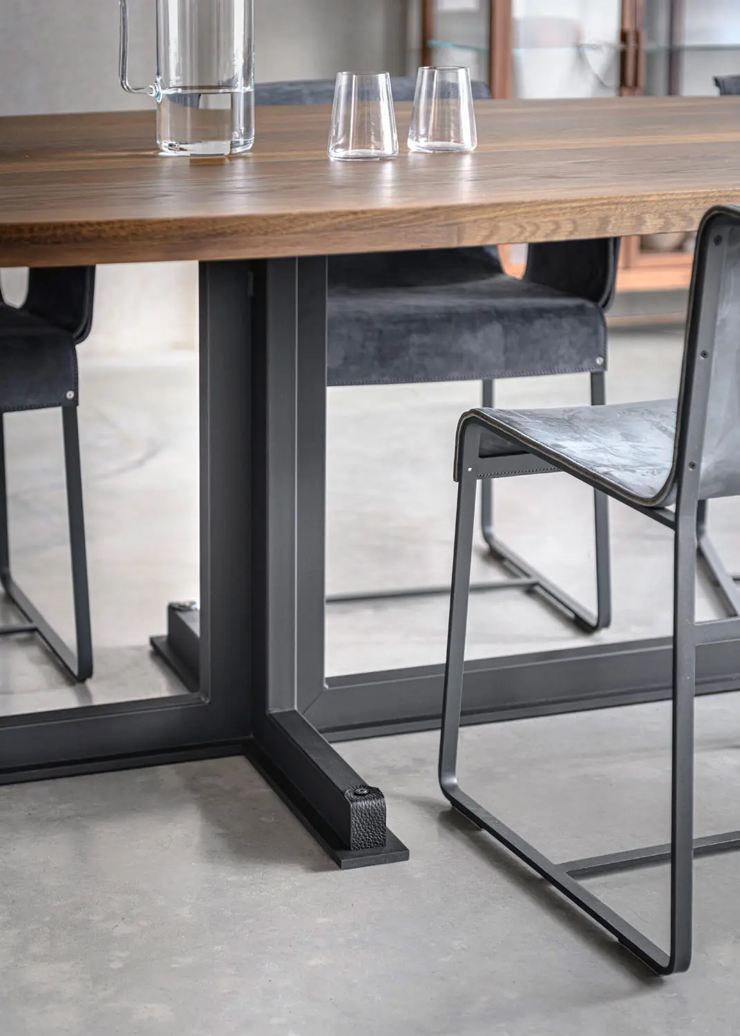 QLiv - Cross Oval Dining Table