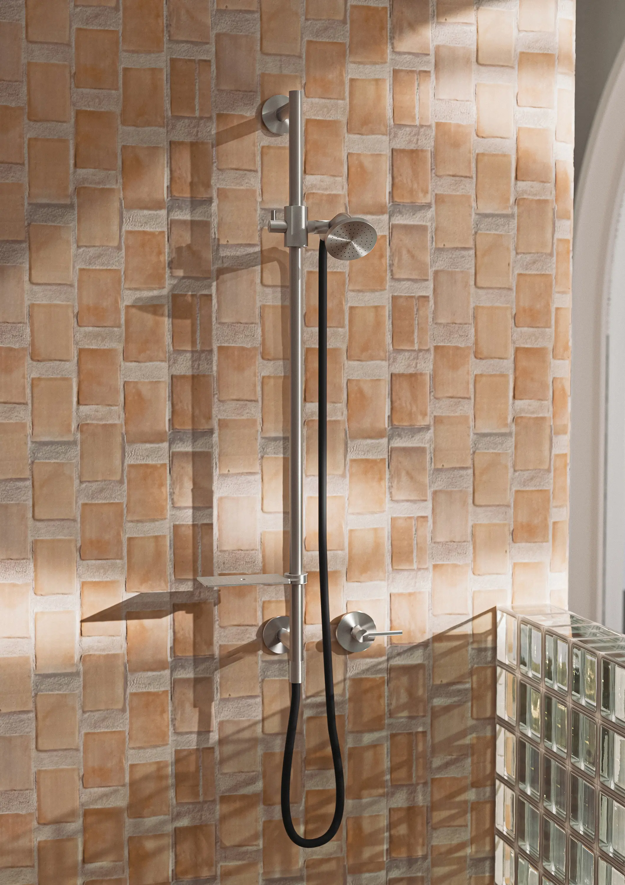 Quadrodesign - FFQT | Colonne de douche extérieure sur pied avec pomme de douche avec jet, tuyau d'arrosage non inclus