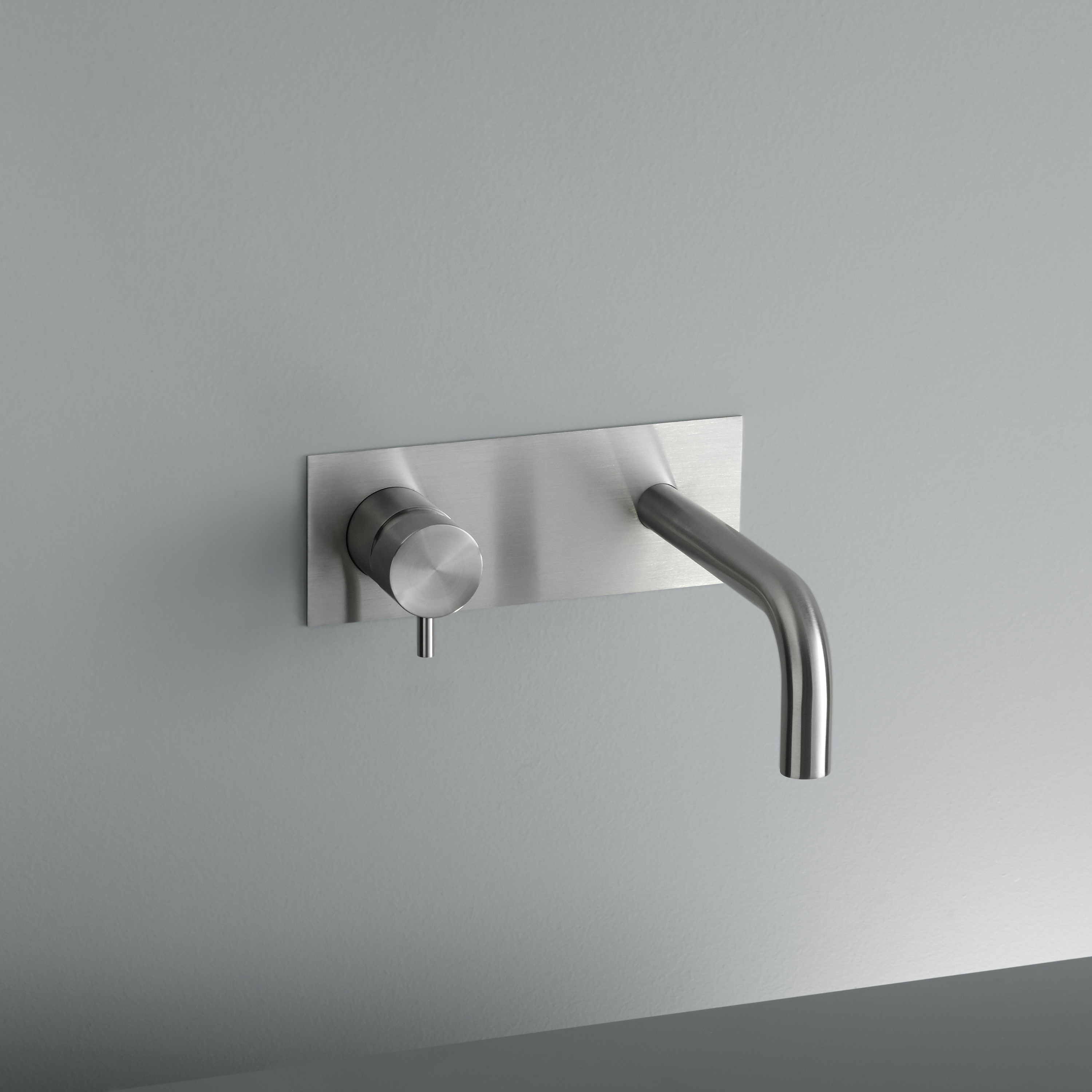 Mostra il prodotto Ottavo | Stainless steel Wall mounted mixer with spout del produttore Quadrodesign