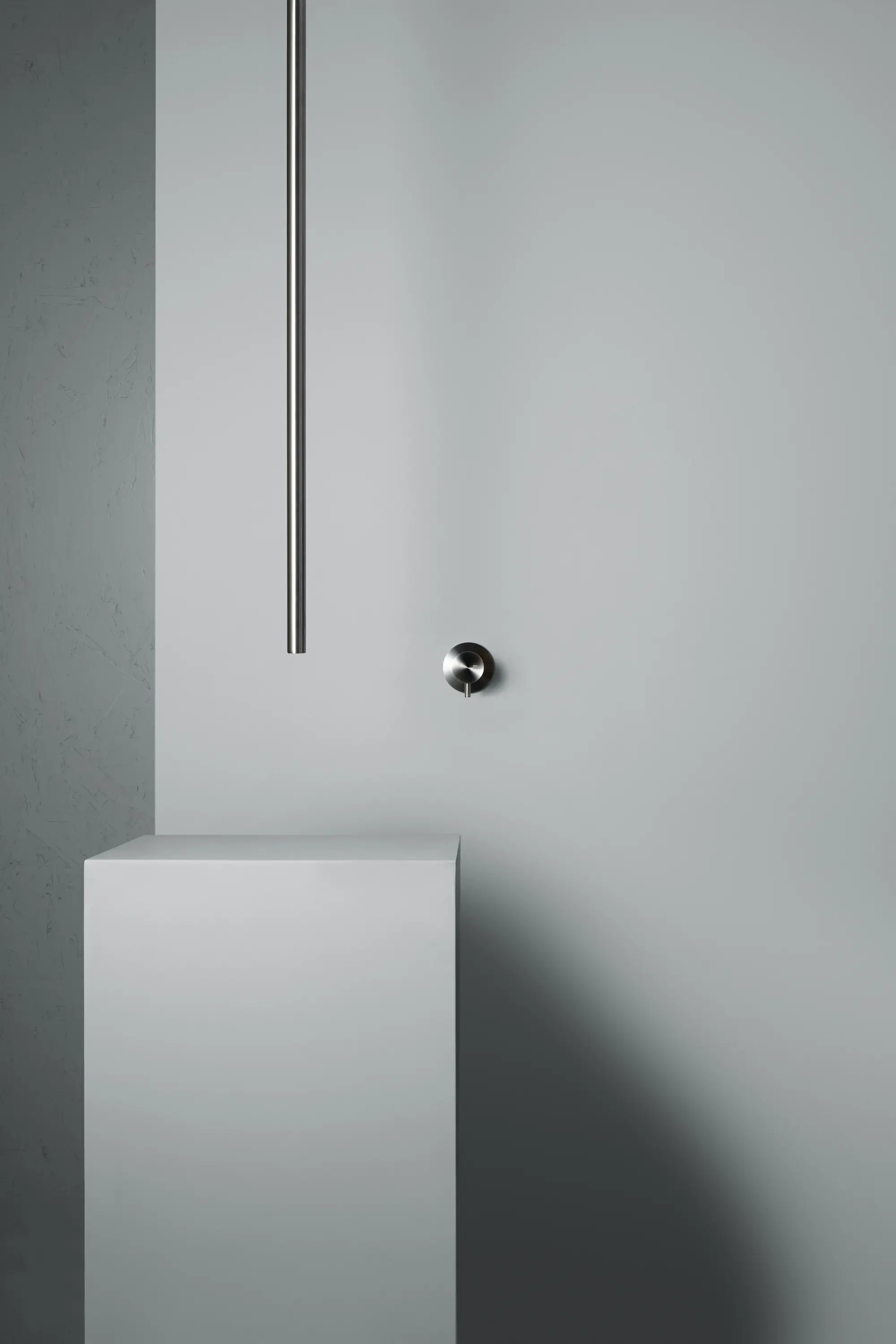 Quadrodesign - Ottavo | Stainless steel Wall mounted mixer with ceiling spout