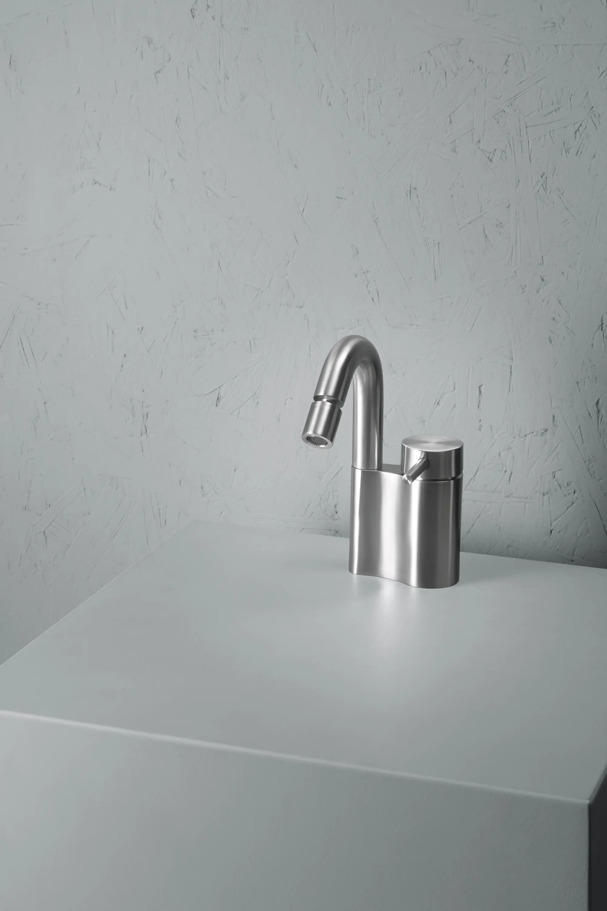 Quadrodesign - Ottavo | Mezclador monomando con caño orientable. En acero inoxidable.