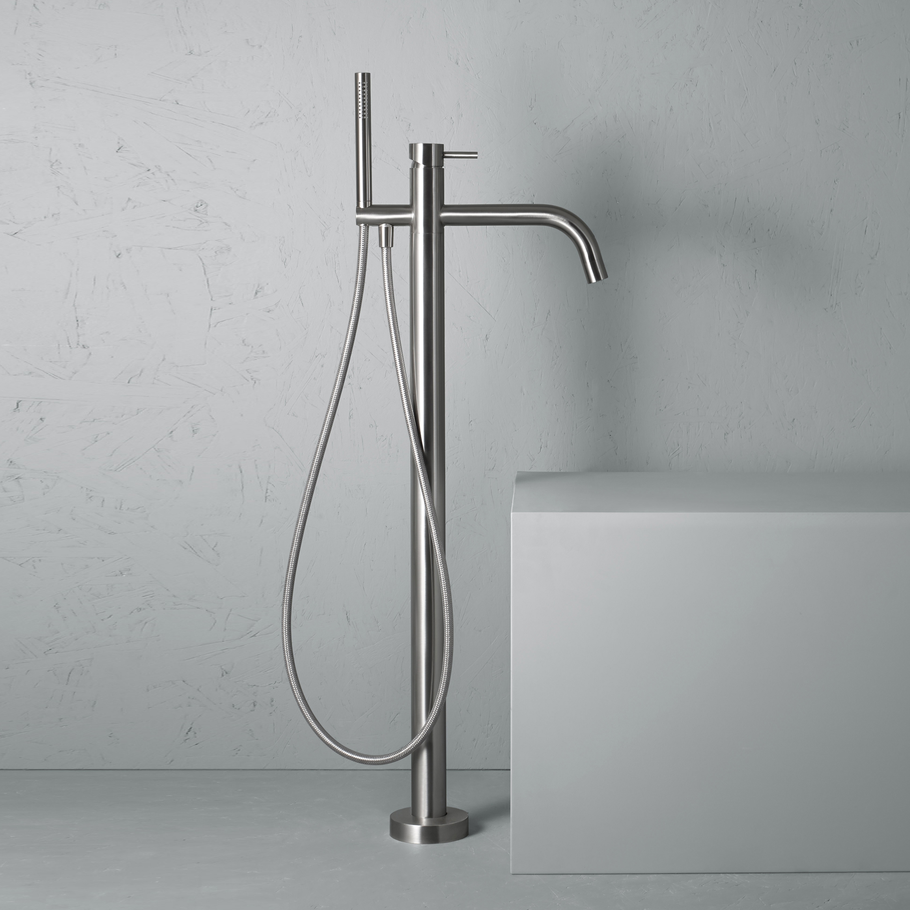 Display product Source | Stainless steel High water flow free-standing mixer for bathtub with hand shower from manufacturer Quadrodesign