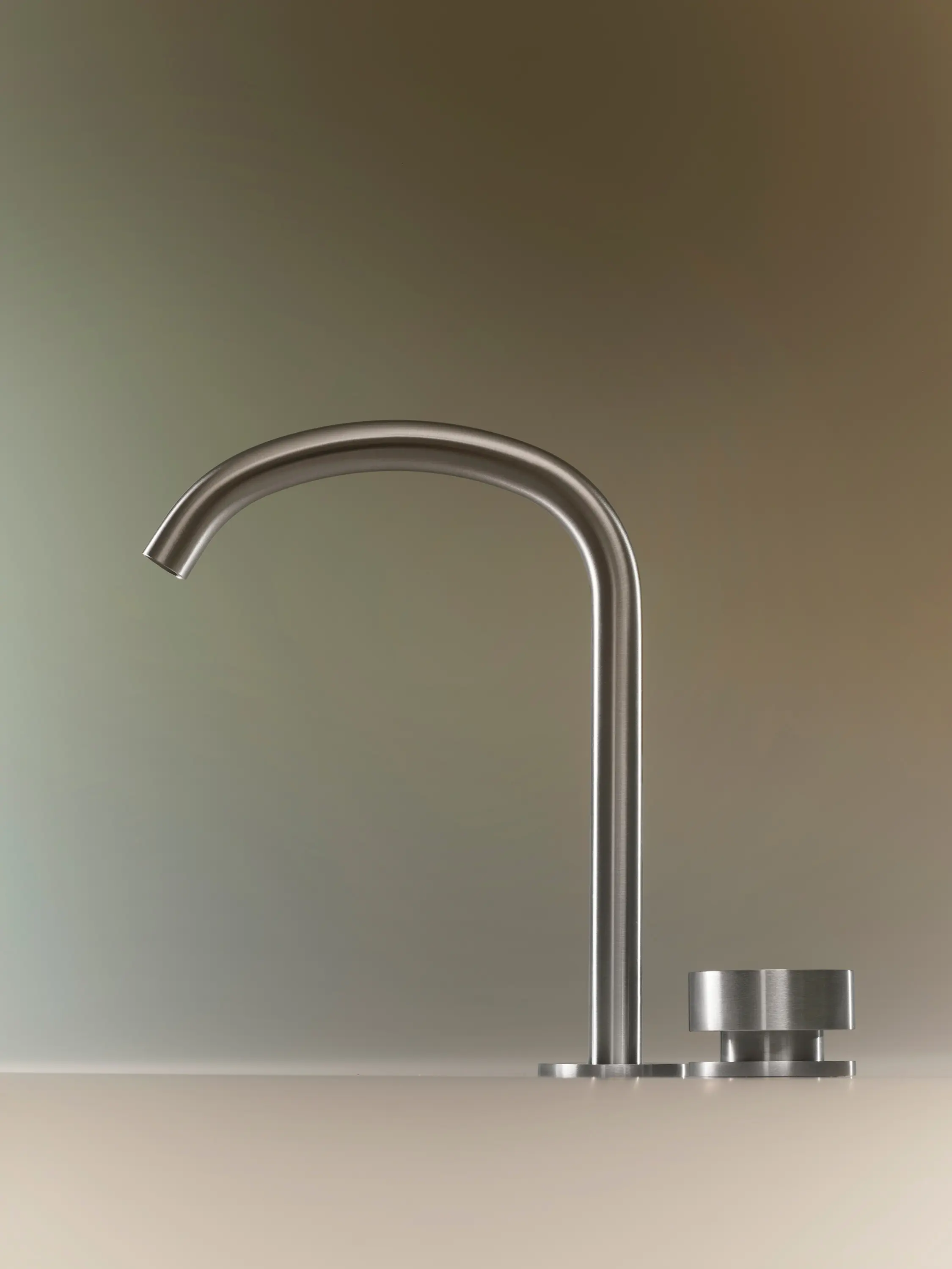 Quadrodesign - Super | Traditional two-hole countertop mixer group with swivel spout