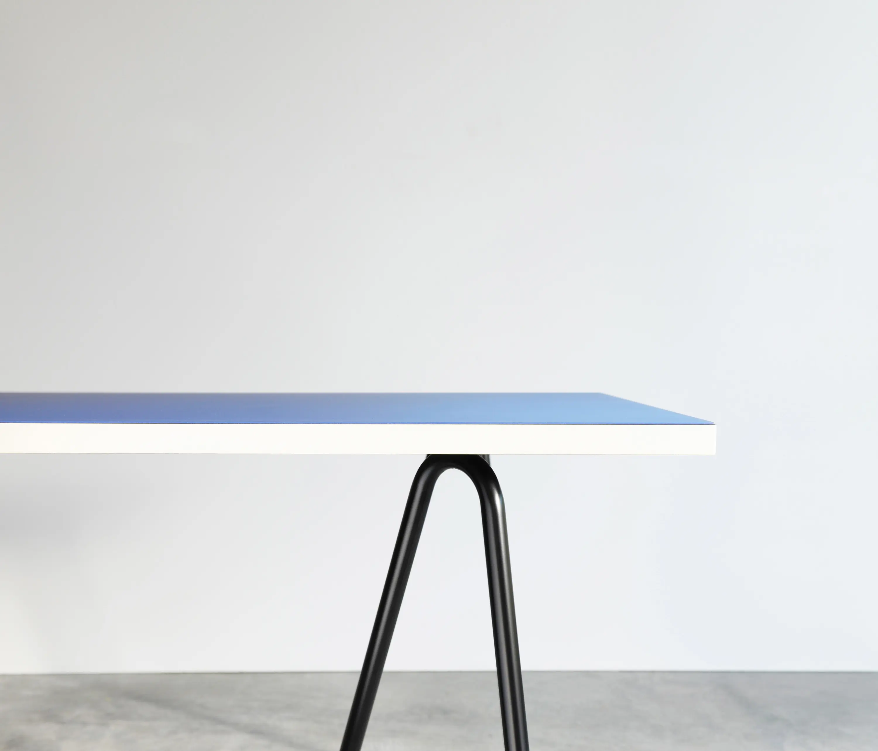 Faust Linoleum - Sinus linoleum table