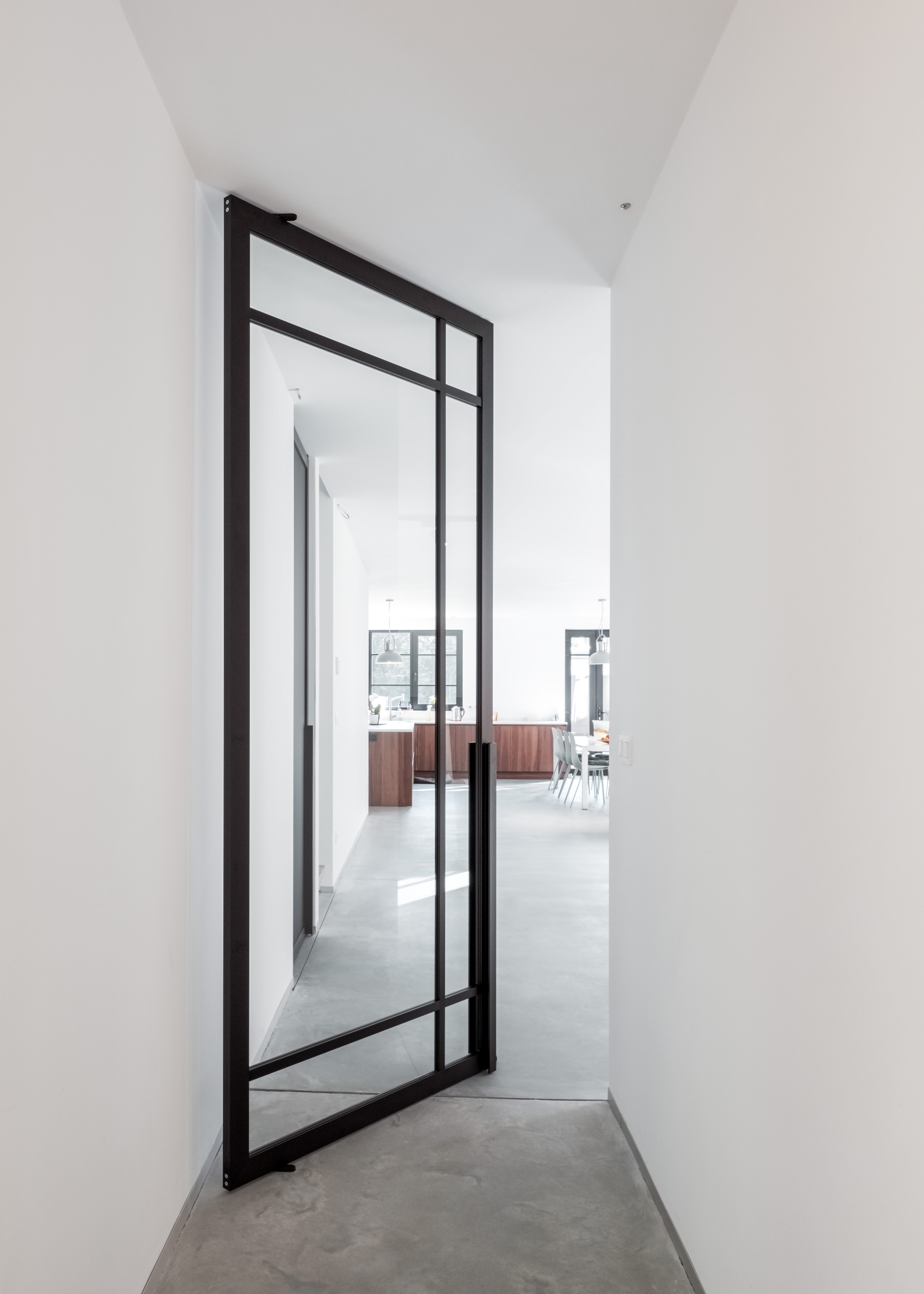 Display product Portapivot 6530 | double door black anodized from manufacturer PortaPivot