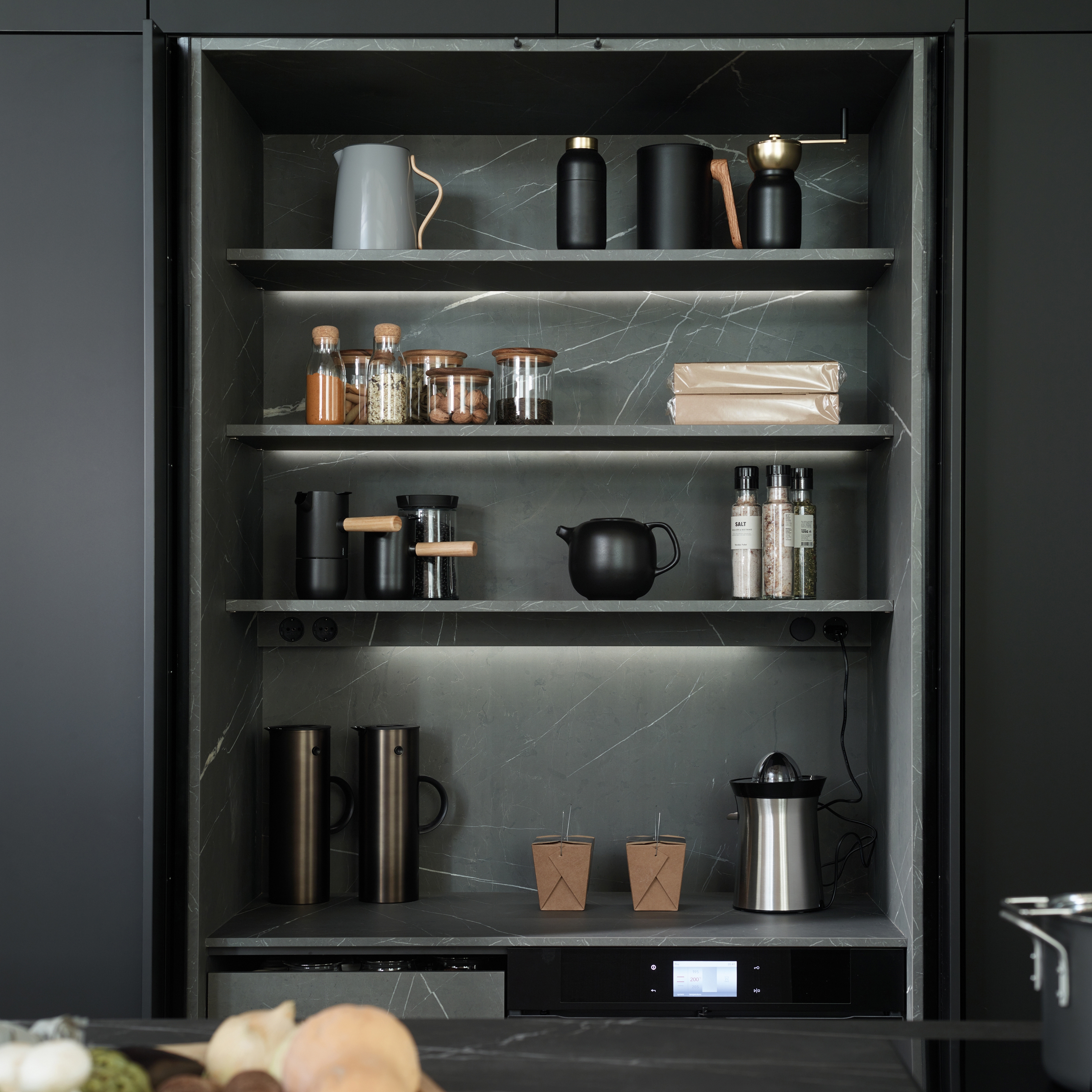 Display product FINE Retractable tall unit from manufacturer Santos