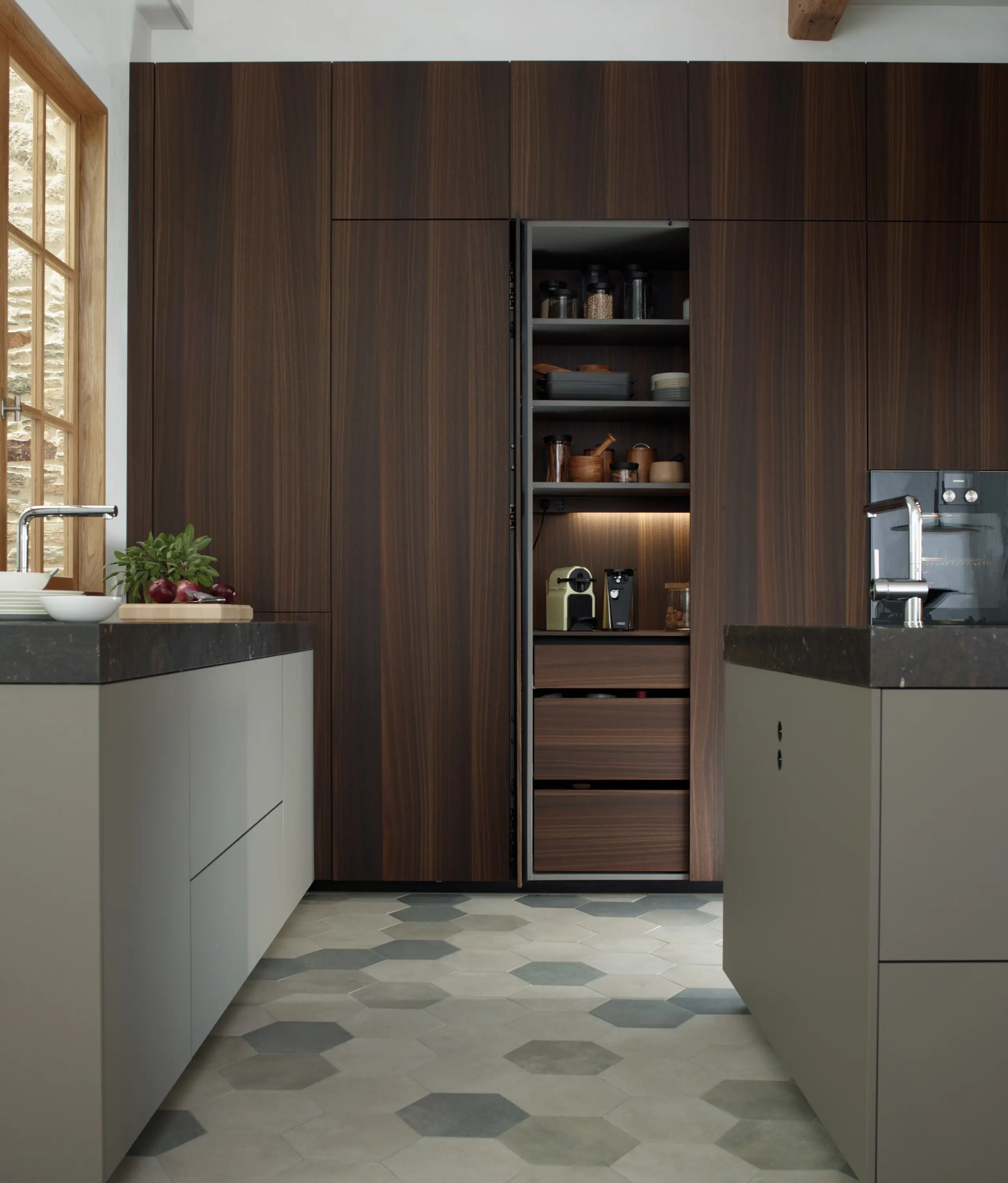 Santos - FINE Retractable tall unit