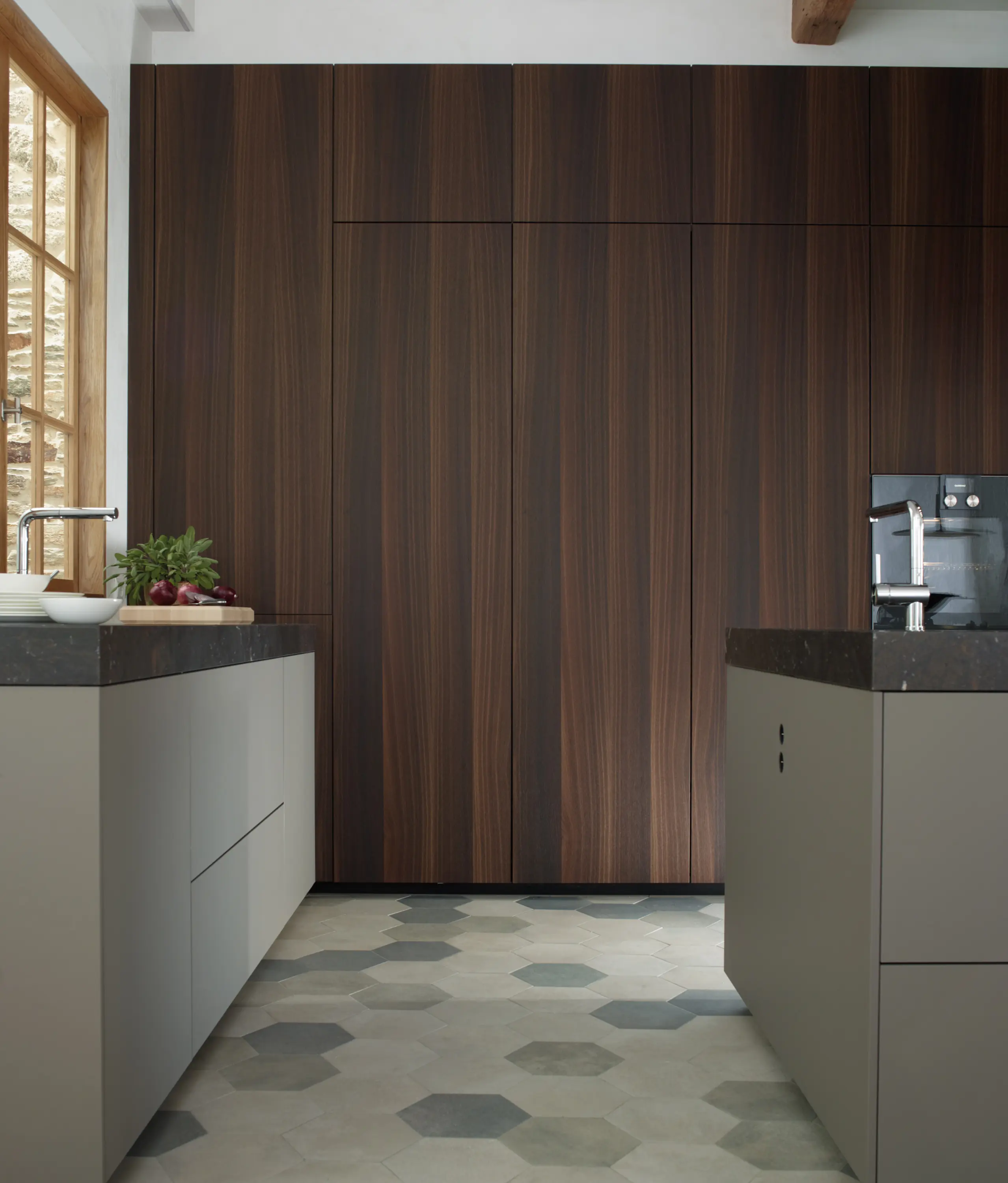 Santos - FINE Retractable tall unit