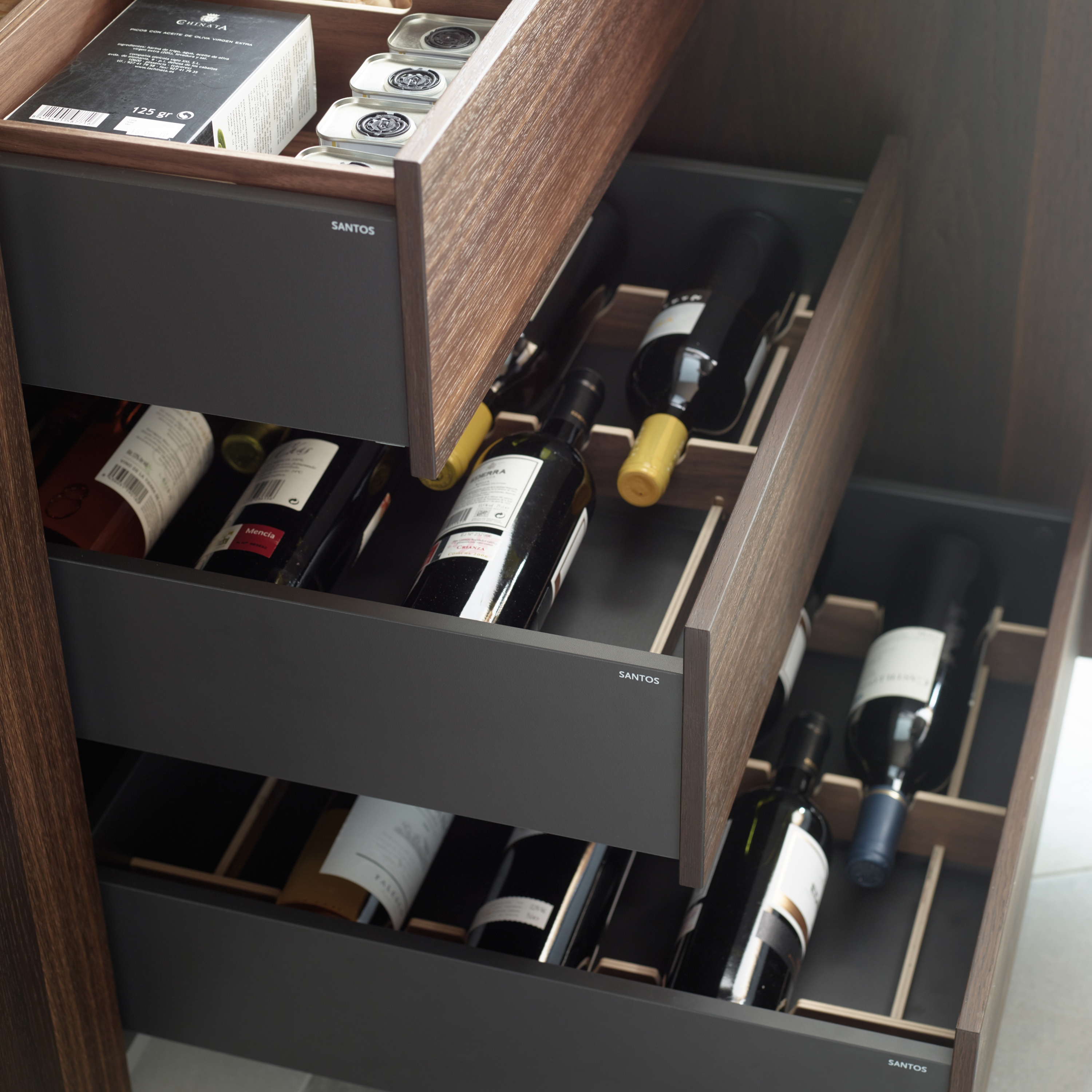 Mostra il prodotto FINE Tall units with interior drawers del produttore Santos