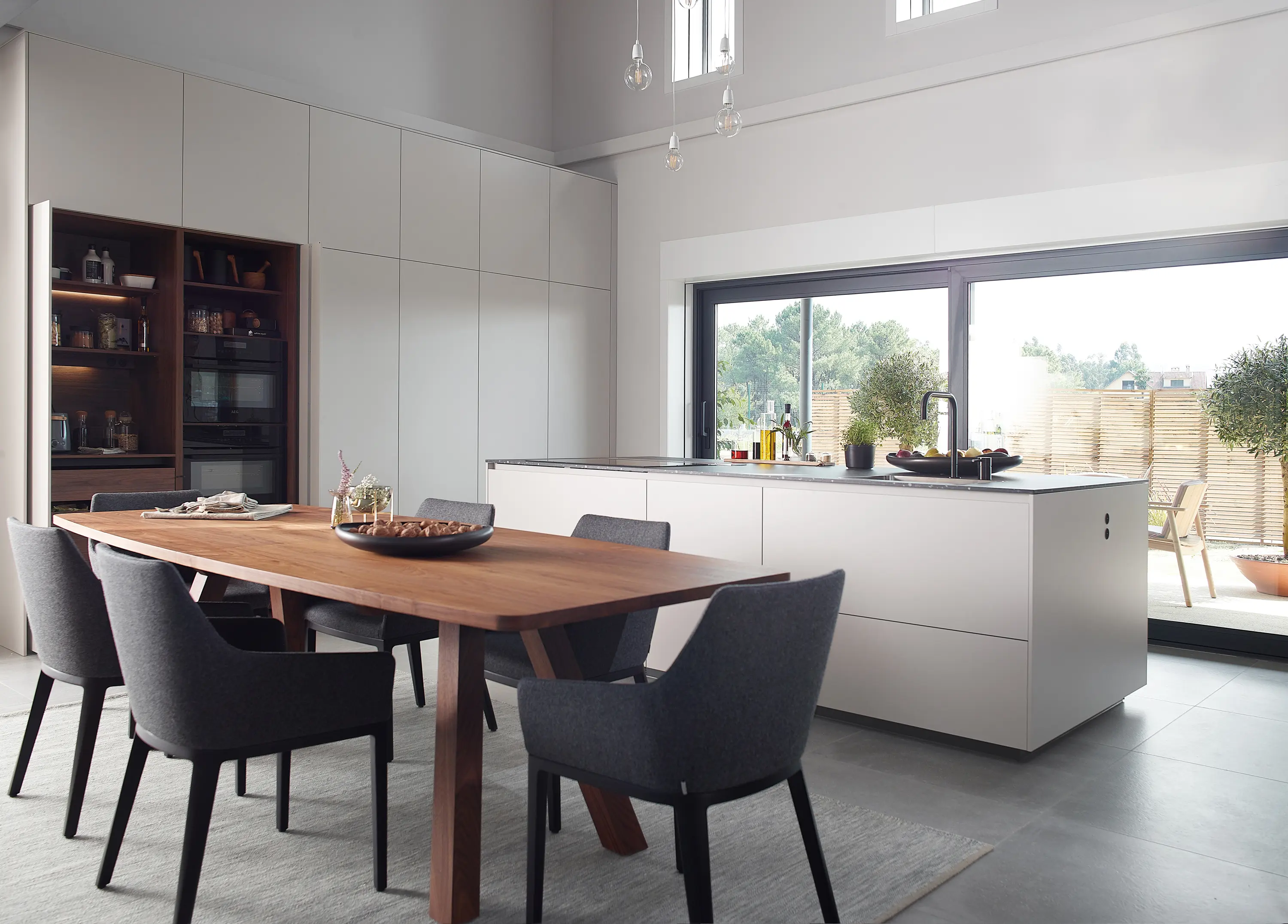 Santos - FINE Retractable tall unit