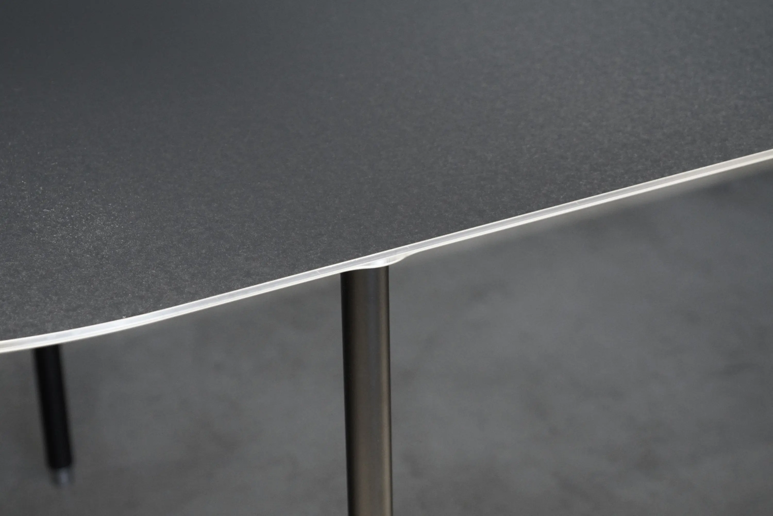 By interiors inc. - TEE | table