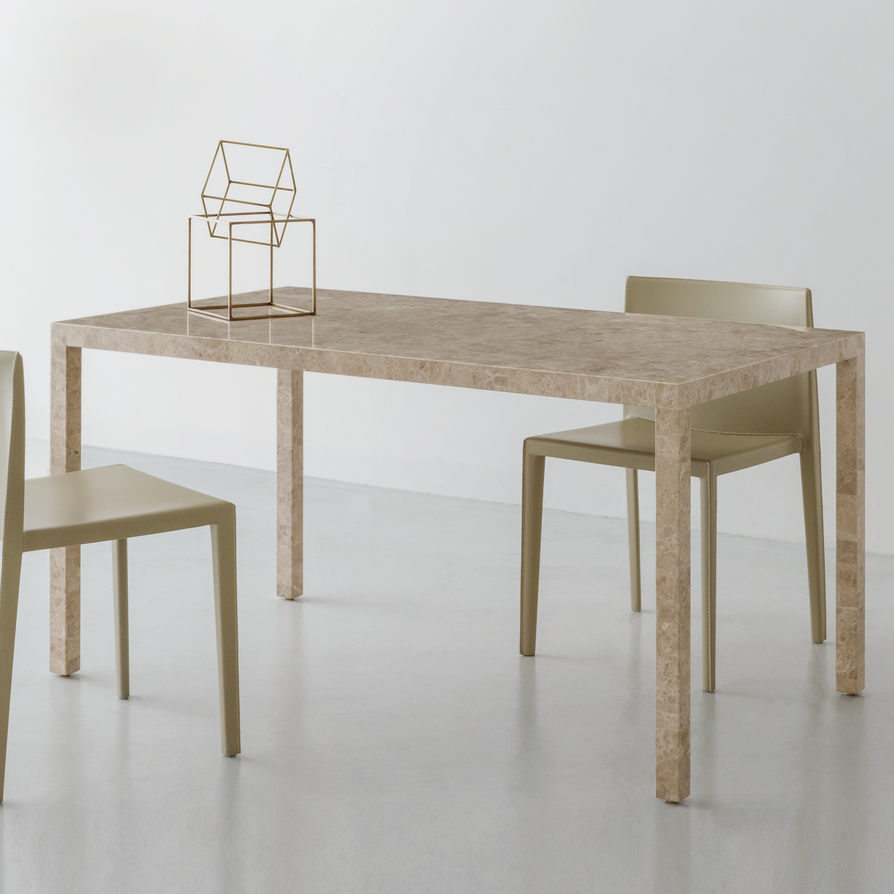 Mostrar el producto BK | dining beige del fabricante By interiors inc.