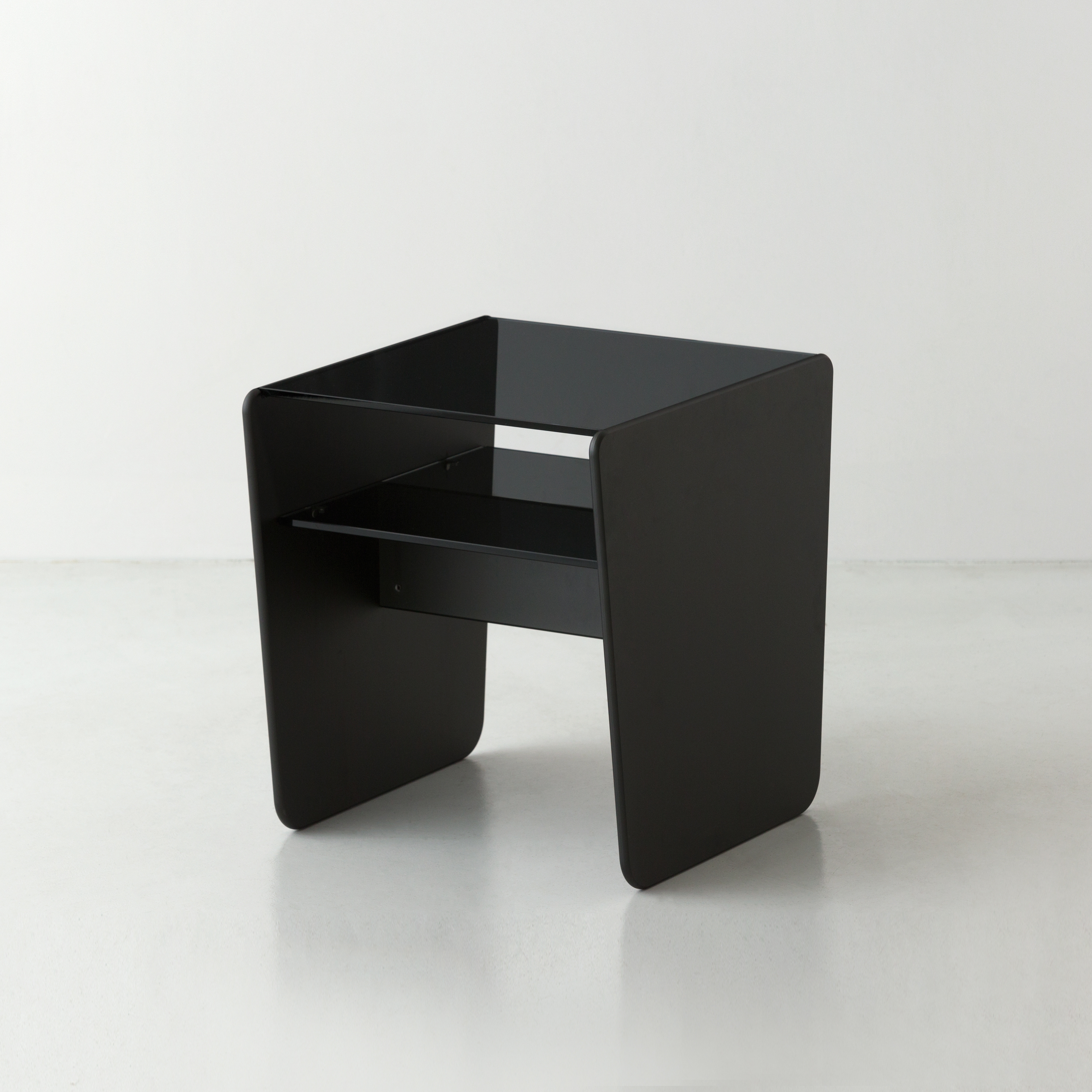 Mostrar el producto SLED | side table del fabricante By interiors inc.