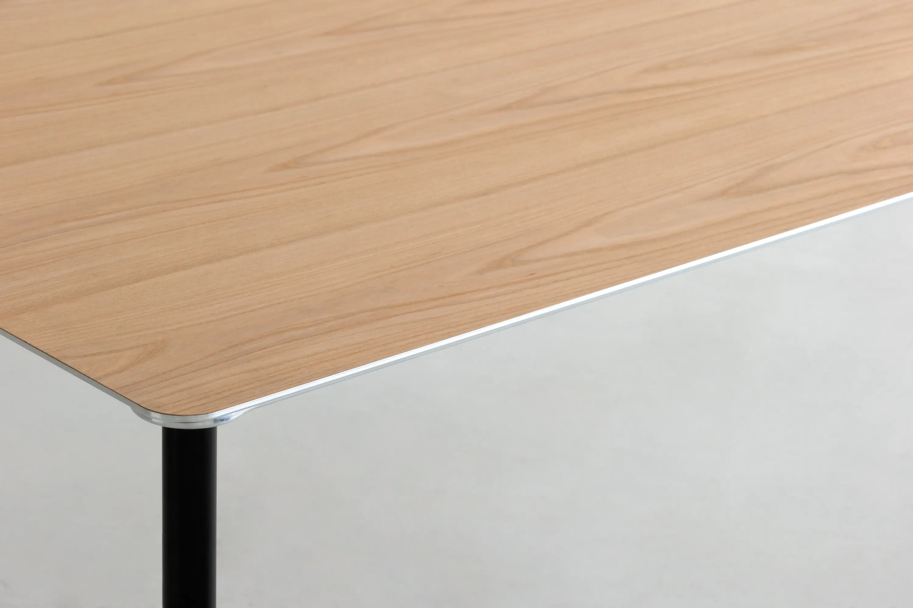 By interiors inc. - TEE | table