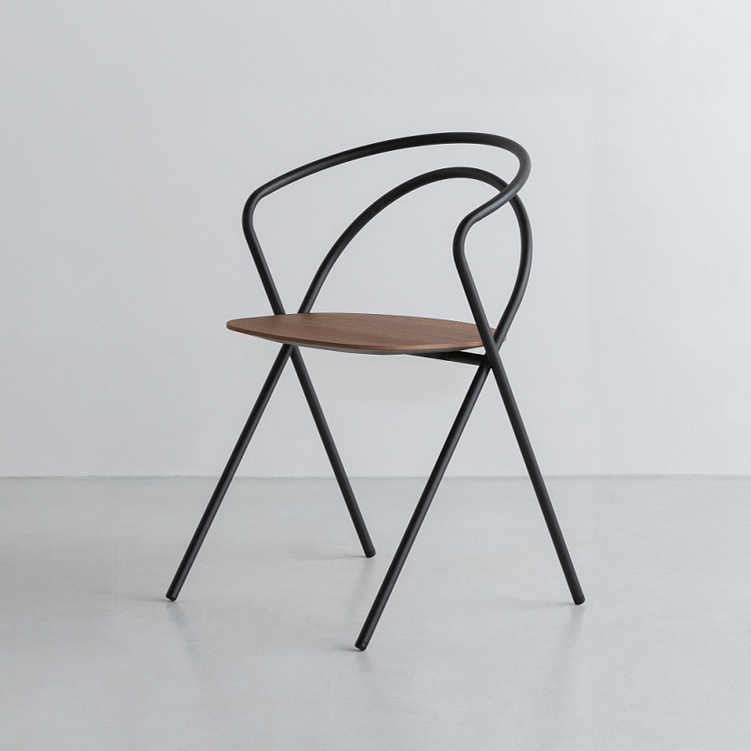 Mostra il prodotto Minima del produttore By interiors inc.