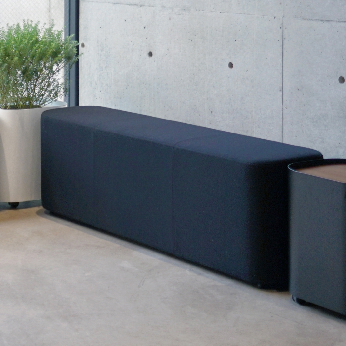 Mostra il prodotto LOAF I 3P bench del produttore By interiors inc.