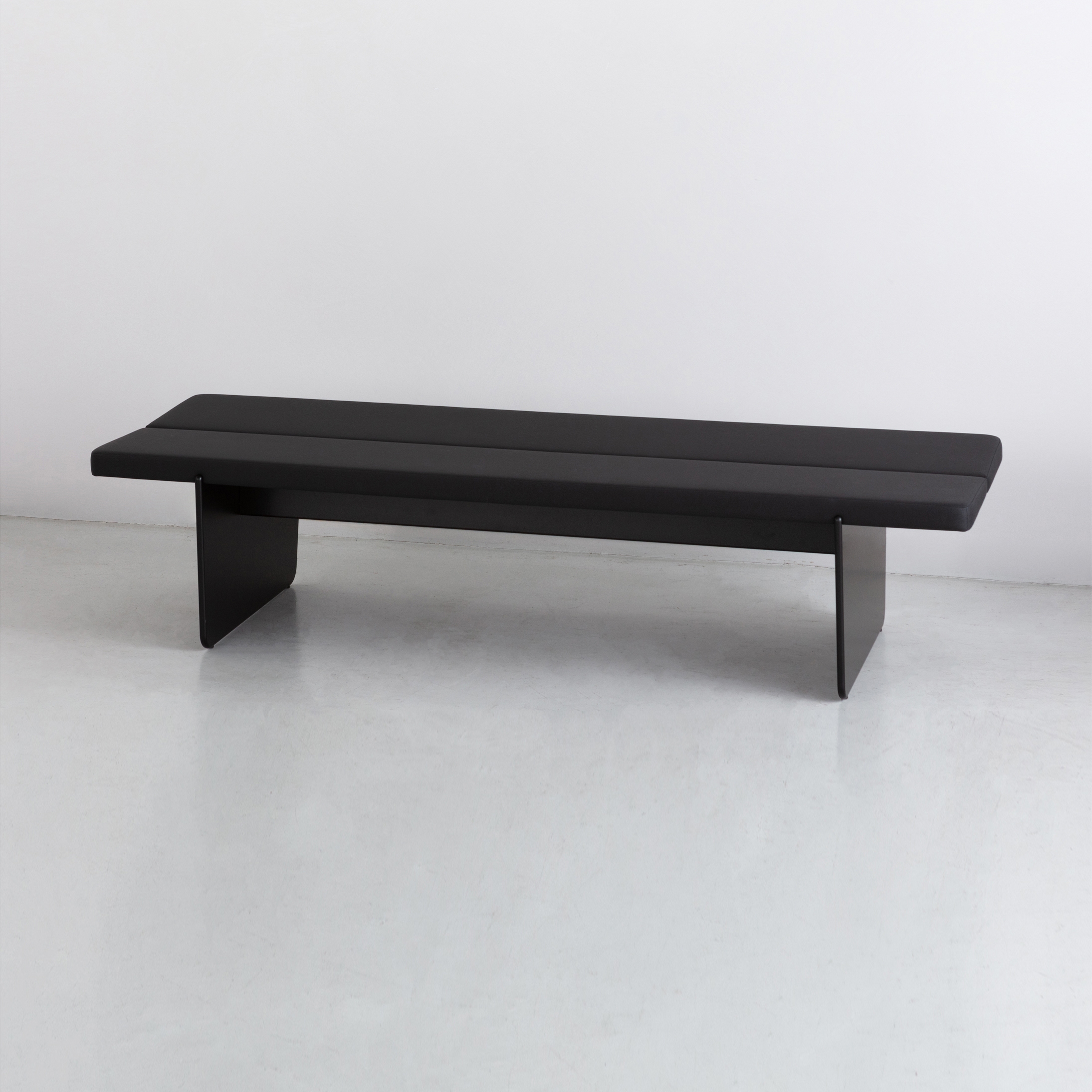Mostrar el producto SLED I bench del fabricante By interiors inc.