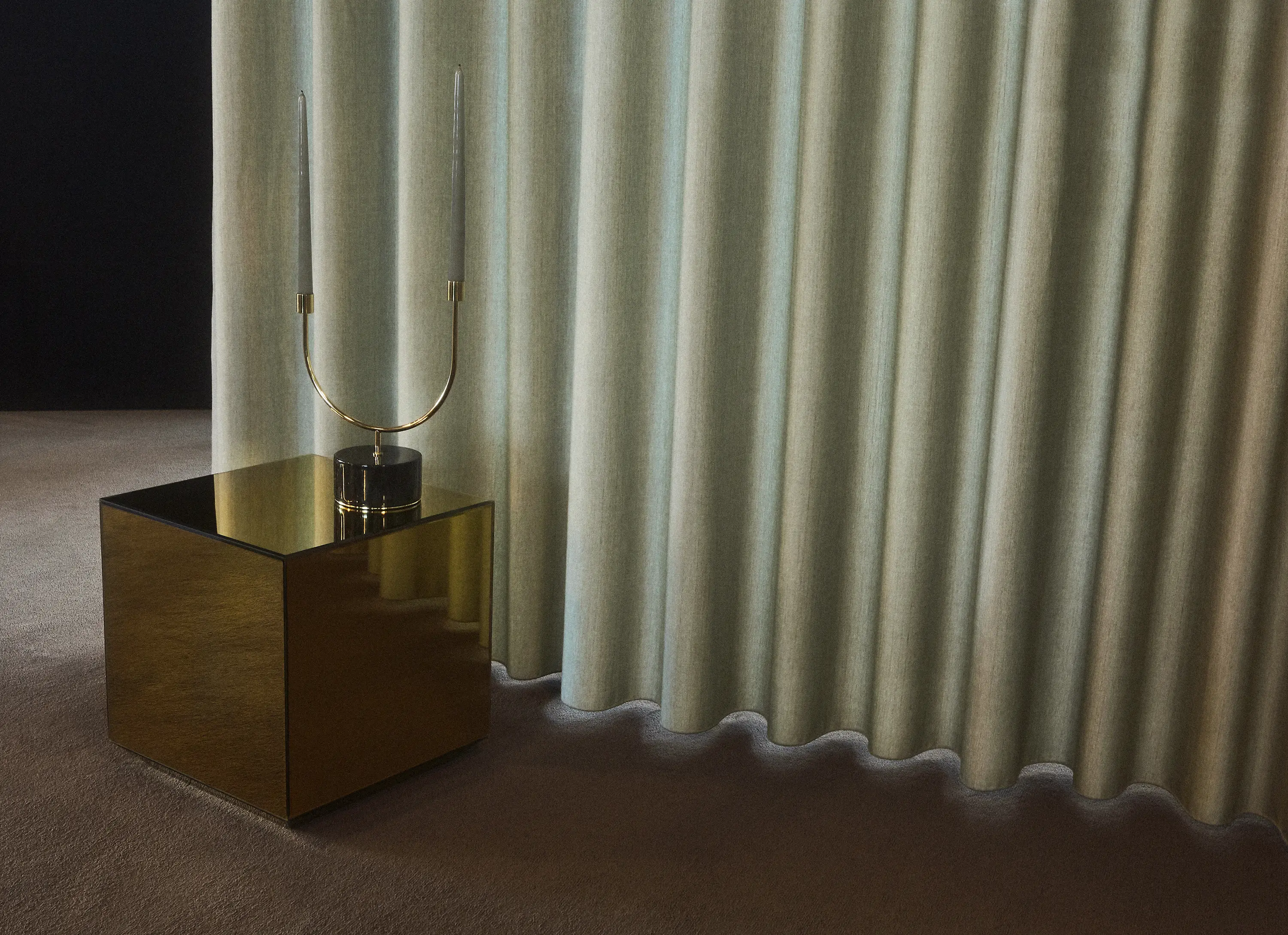AYTM - Speculum | table small