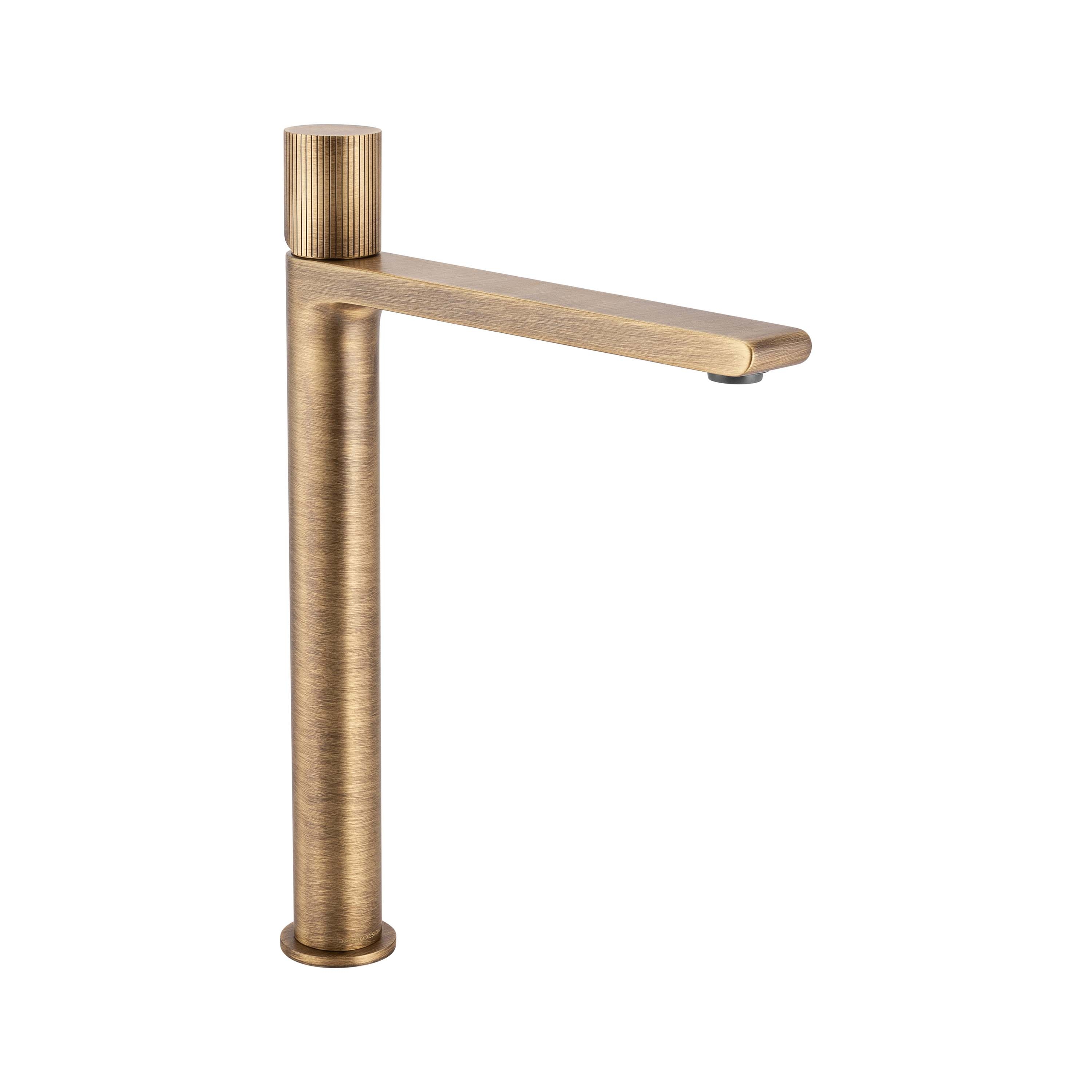 Mostra il prodotto Toko Groove | Deck Mounted Tall Mono Smooth Bodied Basin Mixer Without Waste Soft Bronze del produttore BAGNODESIGN