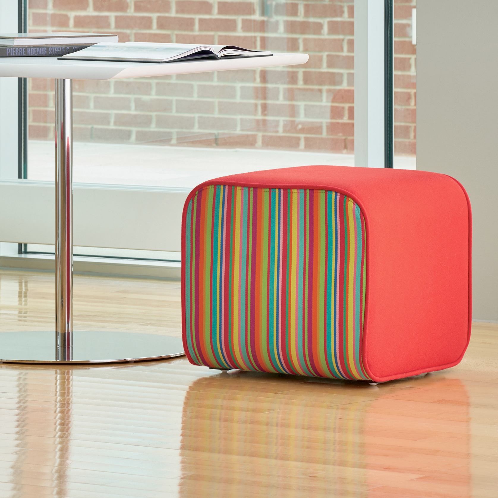 Produkt Elle | Ottoman des Herstellers Cumberland Furniture anzeigen