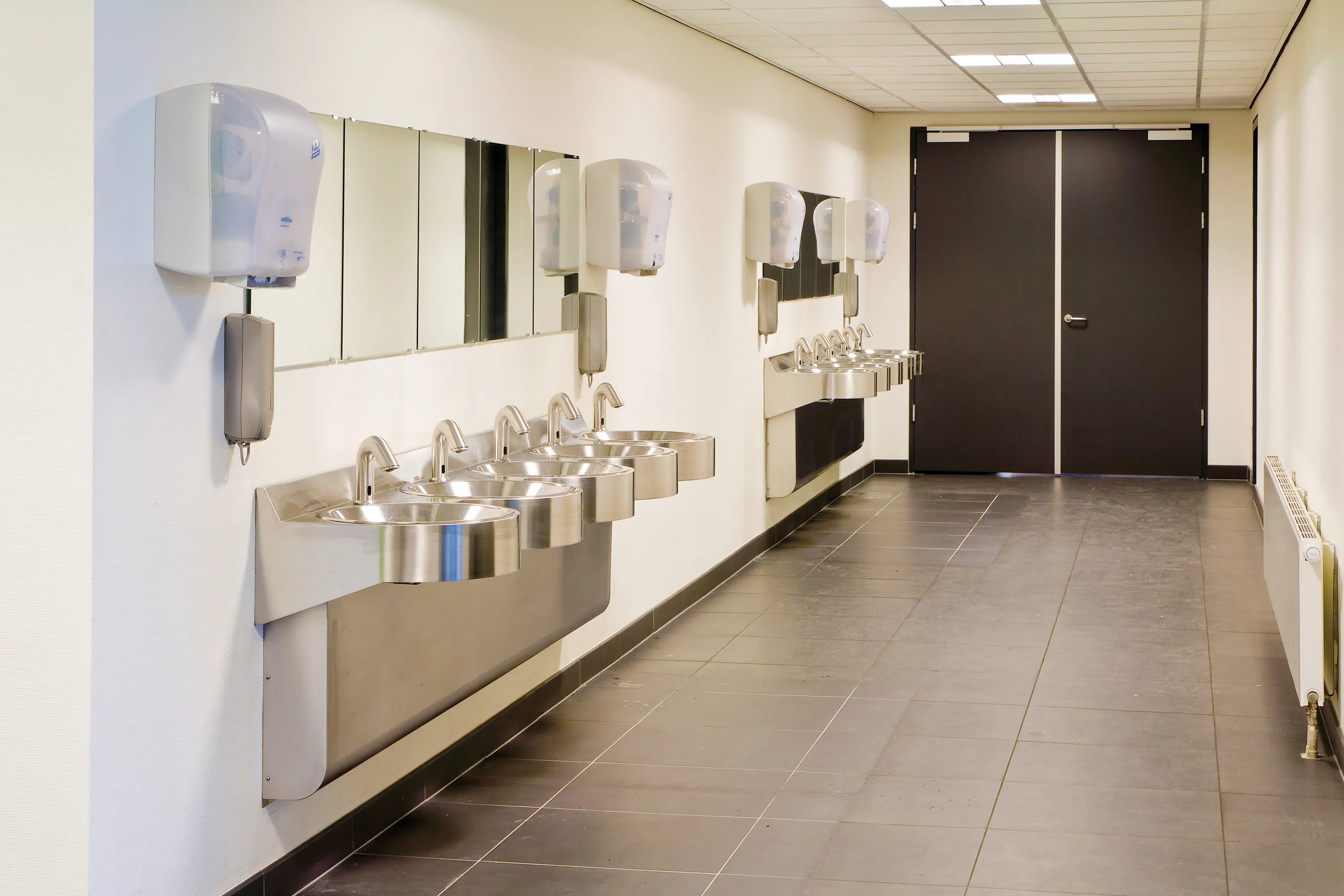 Neo-Metro - Curved Front, Wall Mounted System M2 Basin