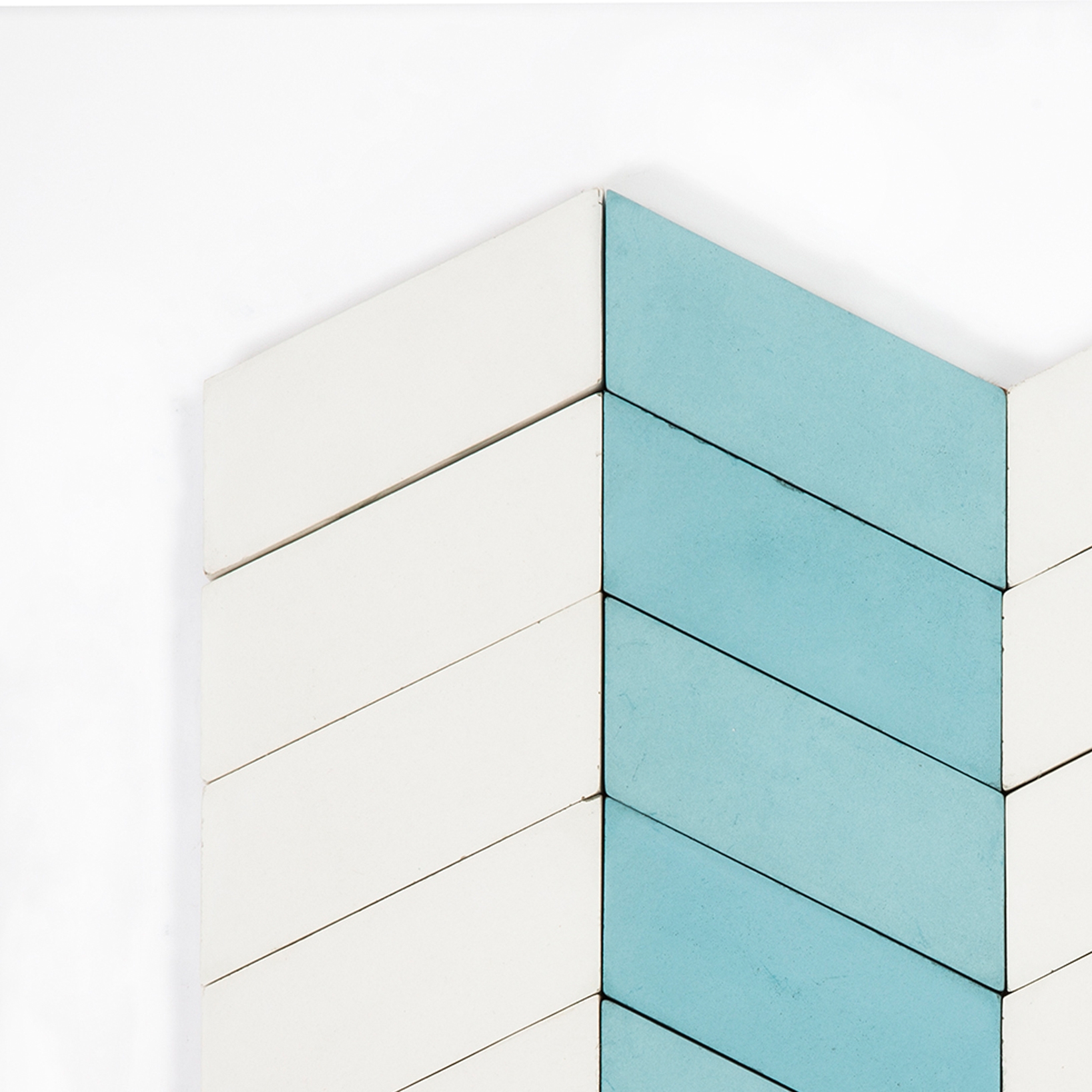 Display product Long-Chevron-Parade-aqua-white from manufacturer Granada Tile