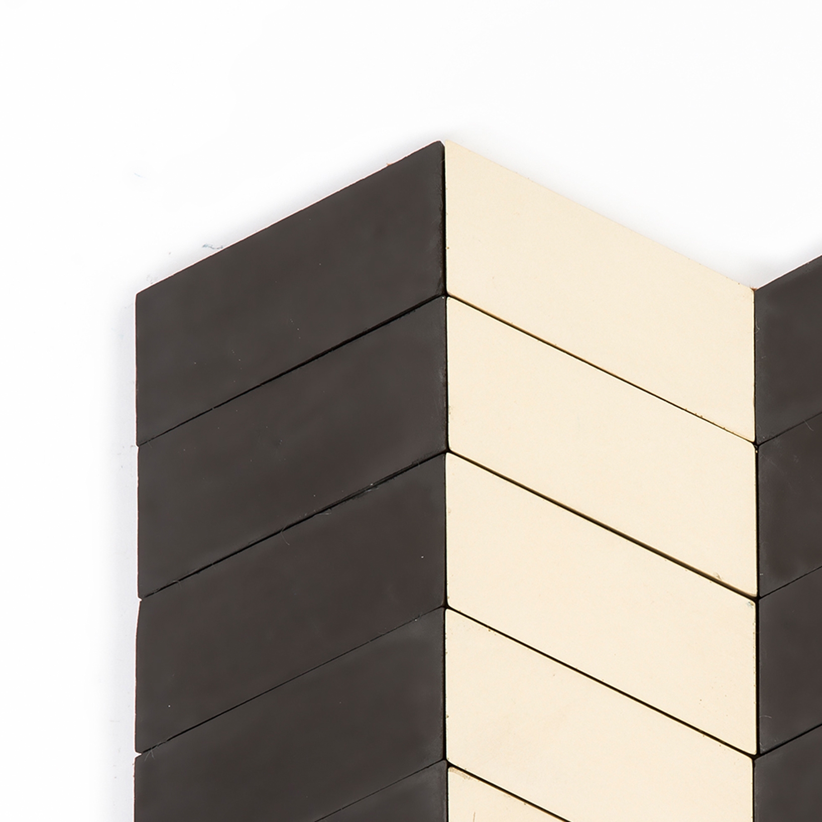 Long-Chevron-Parade-black-cream