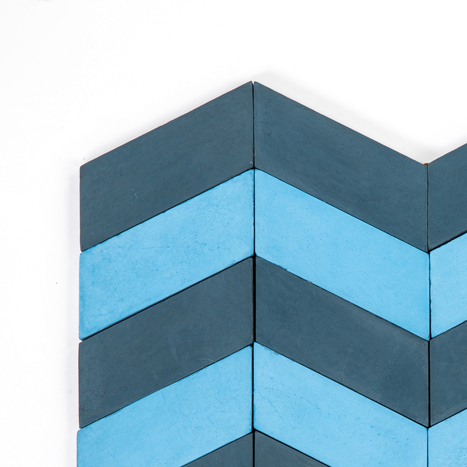 Long-Chevron-Waves-midnight-sky